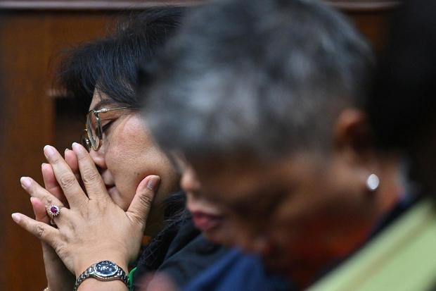 Maria Stefani Ekowati?? mengikuti sidang vonis suaminya, Hasto Kristiyanto yang menjadi terdakwa kasus dugaan suap pergantian antarwaktu (PAW) untuk anggota DPR Harun Masiku dan perintangan penyidikan di Pengadilan Tipikor, Jakarta, Jumat (25/7/2025). Majelis hakim menjatuhkan vonis 3 tahun 6 bulan serta denda Rp250 juta subsider pidana kurungan selama 3 bulan terhadap Hasto karena dinilai terbukti bersalah terkait pengurusan pergantian antarwaktu anggota DPR periode 2019-2024 untuk Harun Masiku.