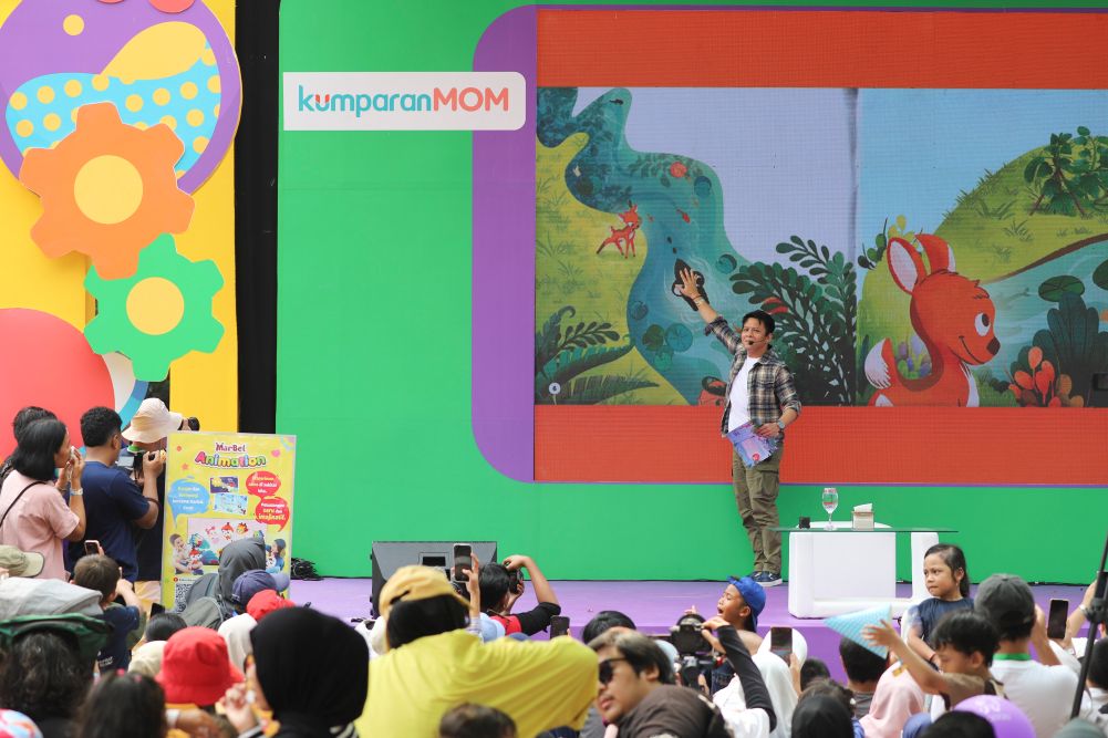 Pembacaan dongeng interaktif yang menghibur dan edukatif oleh Ariel Noah.