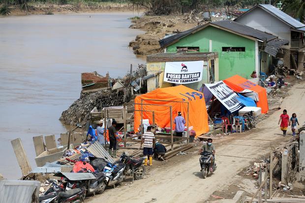 Tenda pengungsi korban bencana alam di Aceh Tamiang