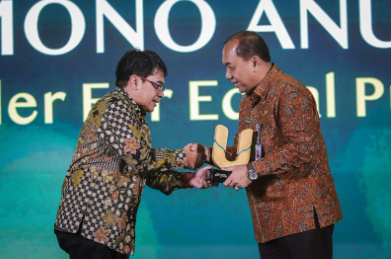 Penghargaan Impactful Leader for Equal Public Access.