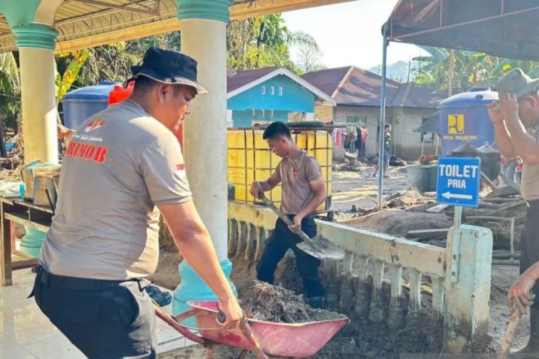 Polisi perbaiki Gereja