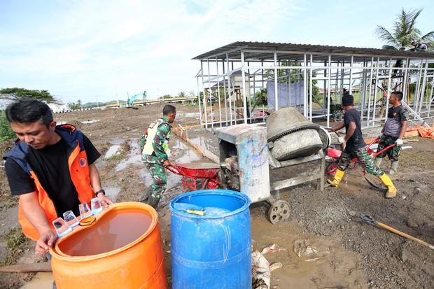 Pembangunan huntara korban bencana banjir Pidie Jaya
