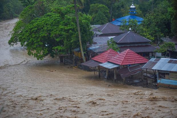Air sungai kembali meluap di Padang