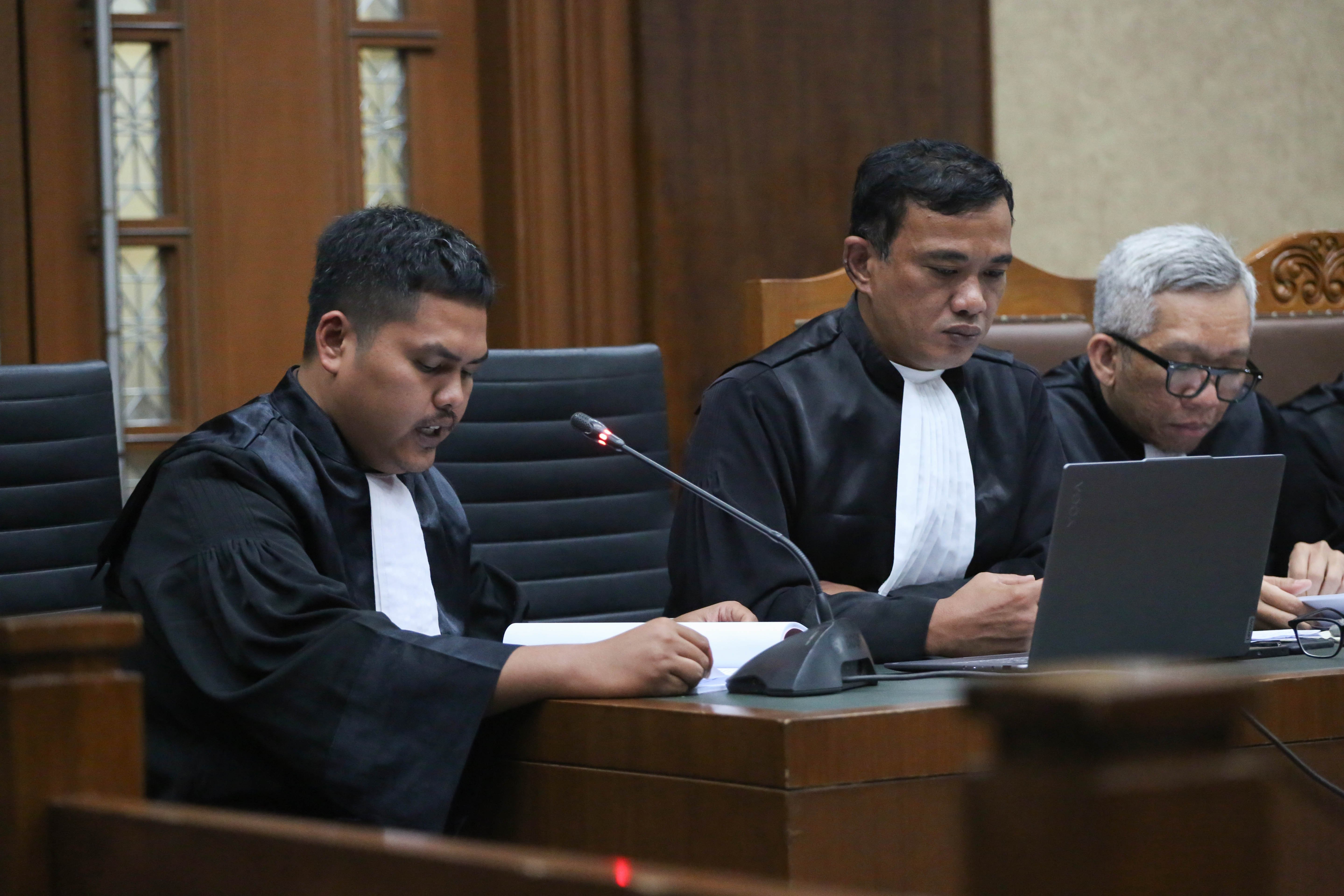 Jaksa Penuntut Umum membacakan dakwaan atas tersangka kasus dugaan korupsi pengadaan laptop Chromebook dalam program digitalisasi di Kemendikbudristek 2019-2022, Nadiem Makarim saat sidang di Pengadilan Negeri Jakarta Pusat, Senin (5/1/2026). Jaksa Penuntut Umum mendakwa Nadiem memperkaya diri sendiri senilai Rp 809.596.125.000 dengan dugaan mengakibatkan kerugian negara Rp 2,1 triliun dalam kasus dugaan pengadaan laptop Chromebook di Kemendikbudristek.