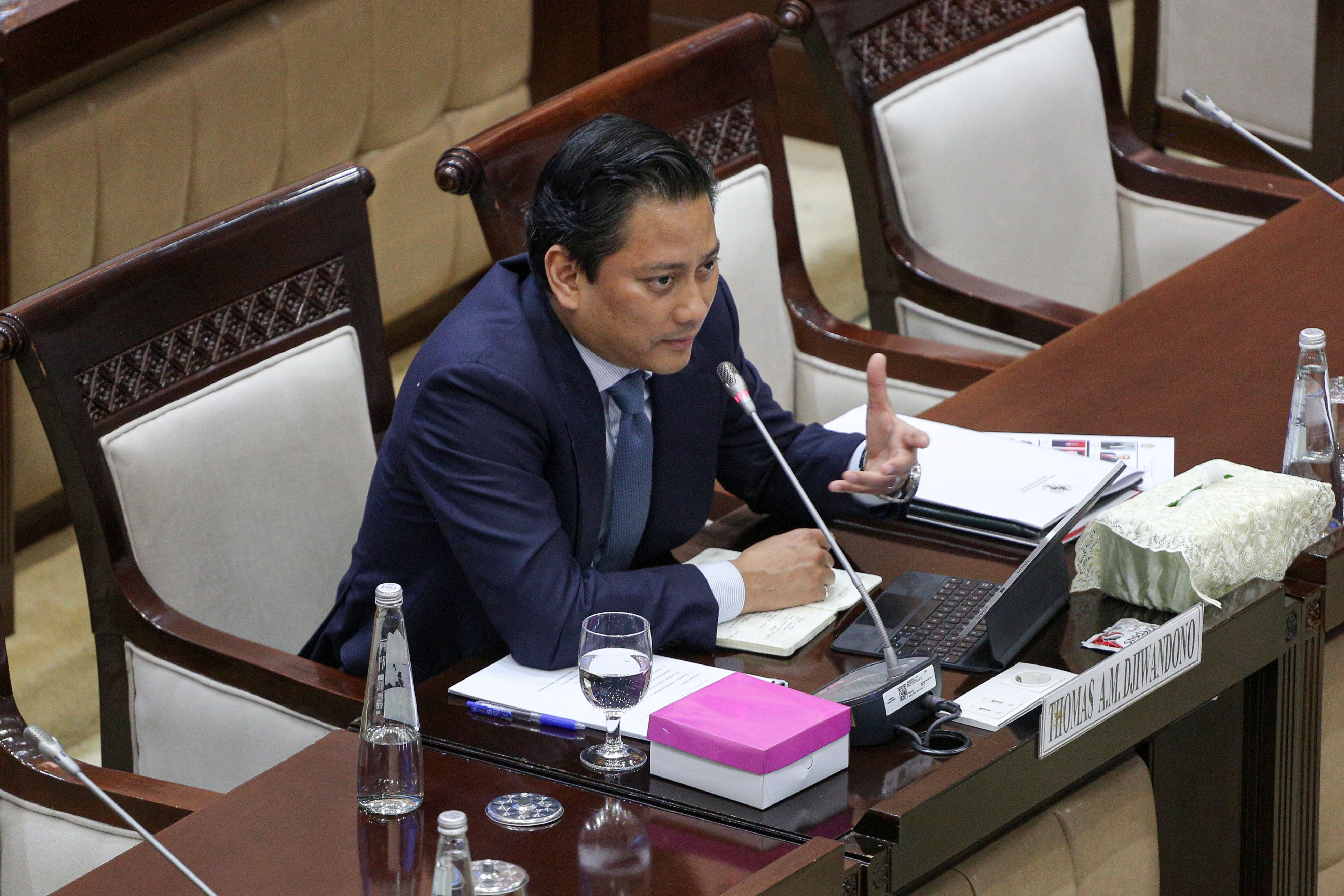 Wakil Menteri Keuangan Thomas Djiwandono menyampaikan paparan saat mengikuti uji kelayakan dan kepatutan calon Deputi Gubernur Bank Indonesia (BI) di ruang Komisi XI DPR, Kompleks Parlemen, Senayan, Jakarta, Senin (26/1/2026). Thomas Djiwandono merupakan satu dari tiga nama calon Deputi Gubernur BI yang diusulkan Presiden Prabowo Subianto untuk menggantikan Anggota Dewan Gubernur BI Juda Agung yang mundur dari jabatannya.