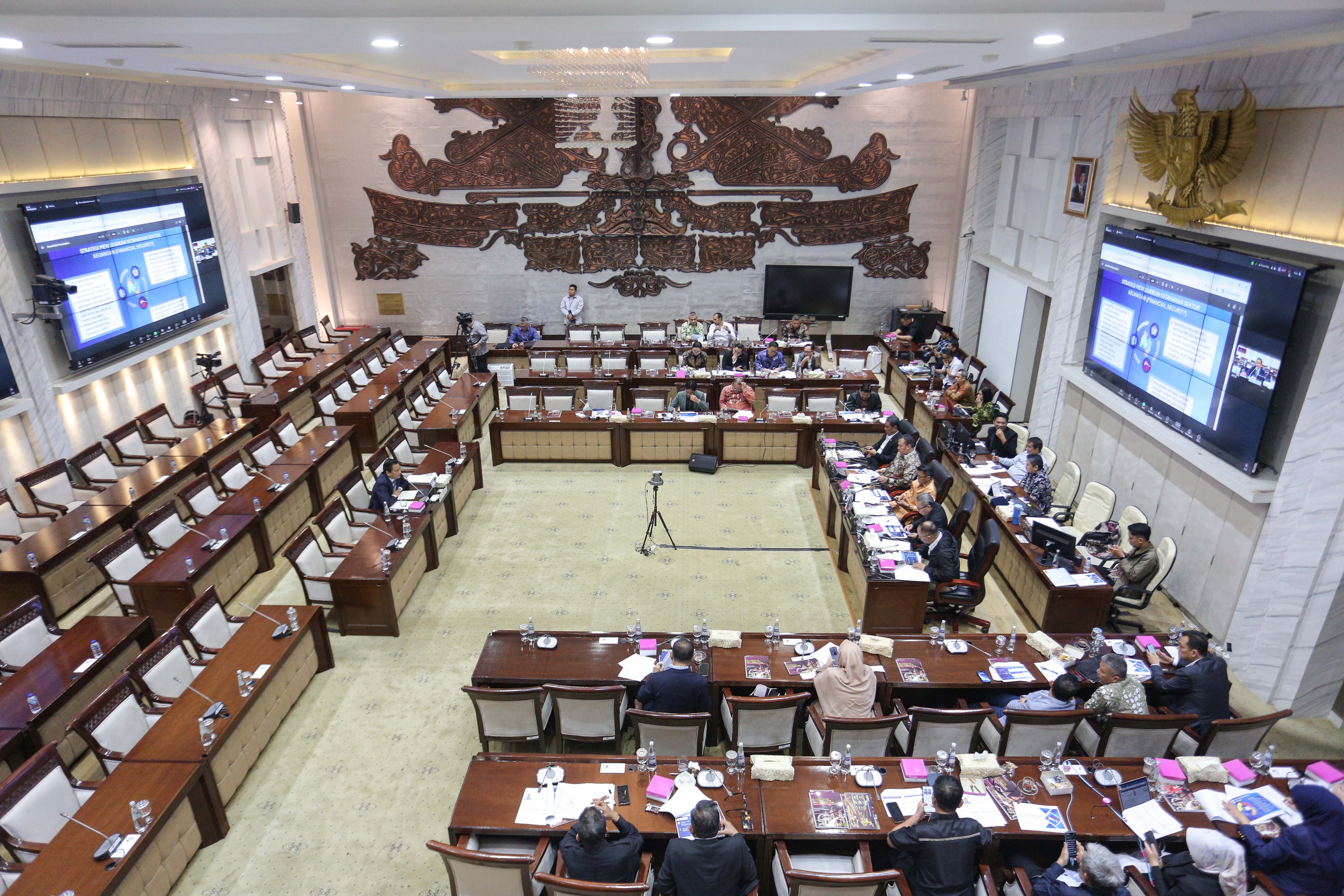 Suasana saat Wakil Menteri Keuangan Thomas Djiwandono mengikuti uji kelayakan dan kepatutan calon Deputi Gubernur Bank Indonesia (BI) di ruang Komisi XI DPR, Kompleks Parlemen, Senayan, Jakarta, Senin (26/1/2026). Thomas Djiwandono merupakan satu dari tiga nama calon Deputi Gubernur BI yang diusulkan Presiden Prabowo Subianto untuk menggantikan Anggota Dewan Gubernur BI Juda Agung yang mundur dari jabatannya.