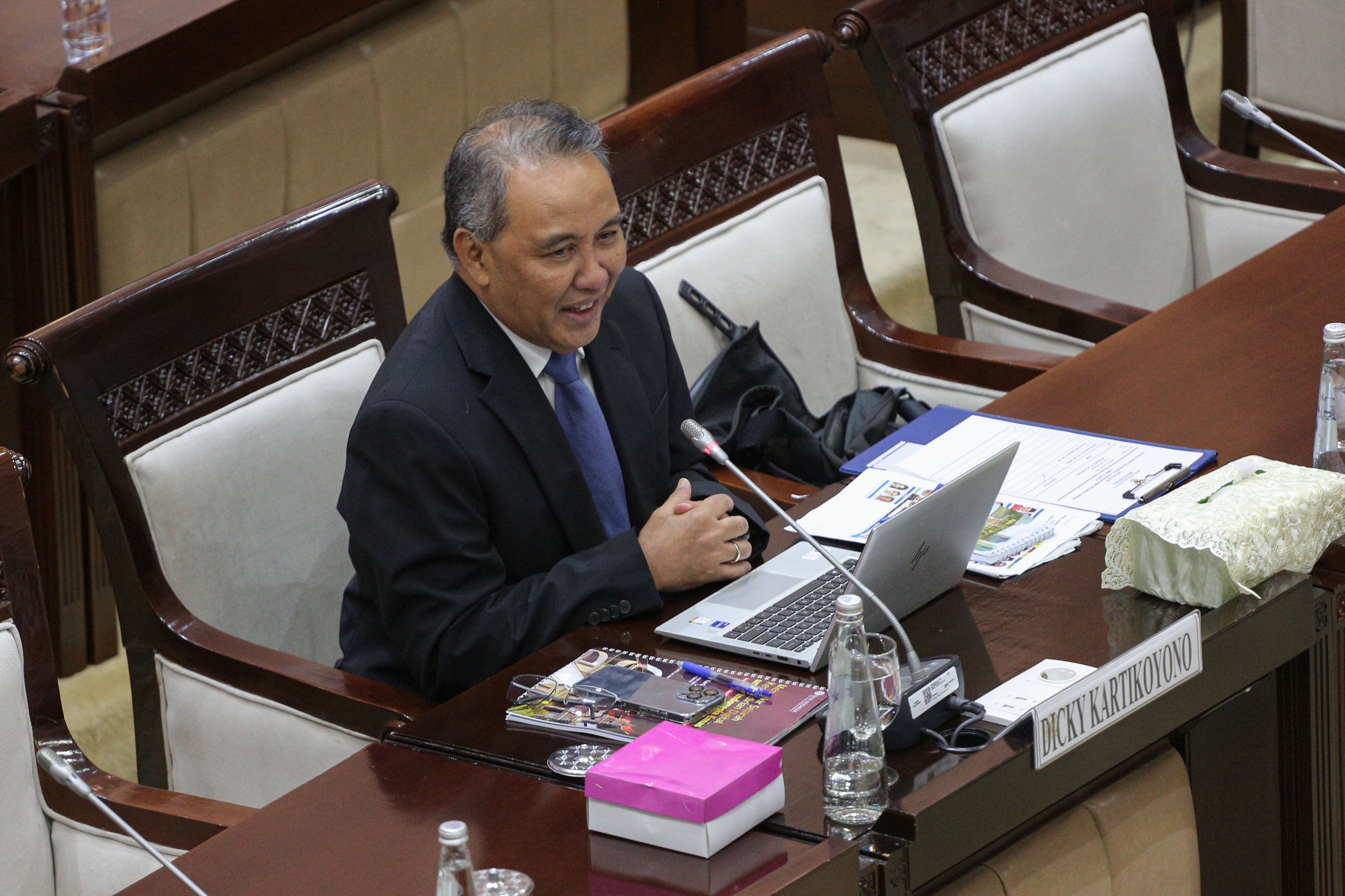 Kepala Departemen Sistem Pembayaran Bank Indonesia (BI) Dicky Kartikoyono mengikuti uji kelayakan dan kepatutan calon Deputi Gubernur BI di Komisi XI DPR, Kompleks Parlemen, Senayan, Jakarta, Senin (26/1/2026). Dicky Kartikoyono merupakan satu dari tiga nama calon Deputi Gubernur BI yang diusulkan Presiden Prabowo Subianto untuk menggantikan Anggota Dewan Gubernur BI Juda Agung yang mundur dari jabatannya.