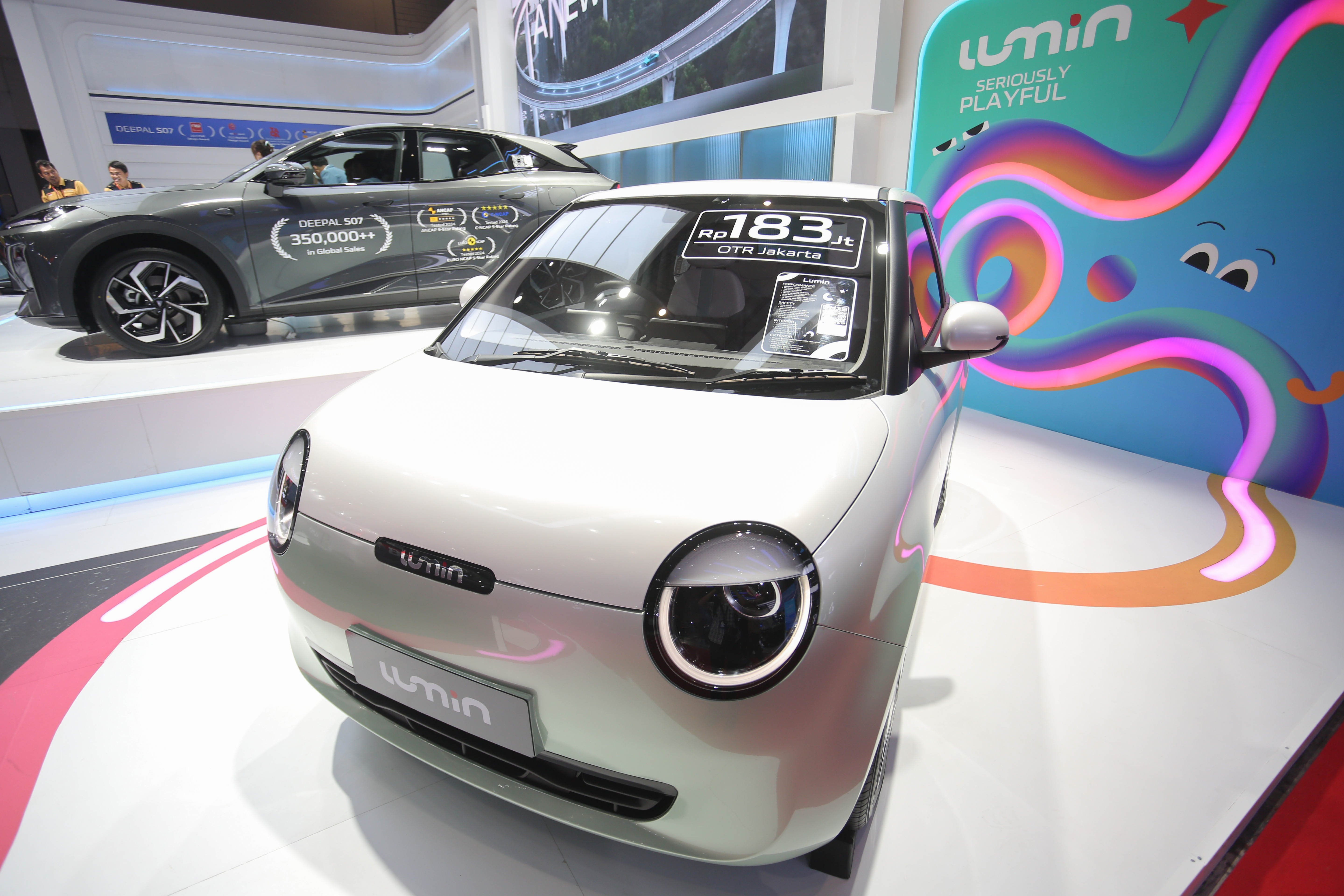 Mobil listrik Changan Lumin yang dipamerkan pada Indonesia International Motor Show (IIMS) 2026 di JIExpo, Kemayoran, Jakarta, Kamis (12/2/2026). Pameran yang menampilkan kendaraan konvensional dan listrik dari berbagai merek dengan inovasi serta teknologi hijau yang berkelanjutan ini berlangsung hingga 15 Februari 2026.