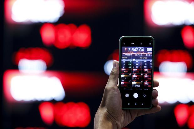 IHSG ditutup turun 4,57 persen ke level 7.577,06