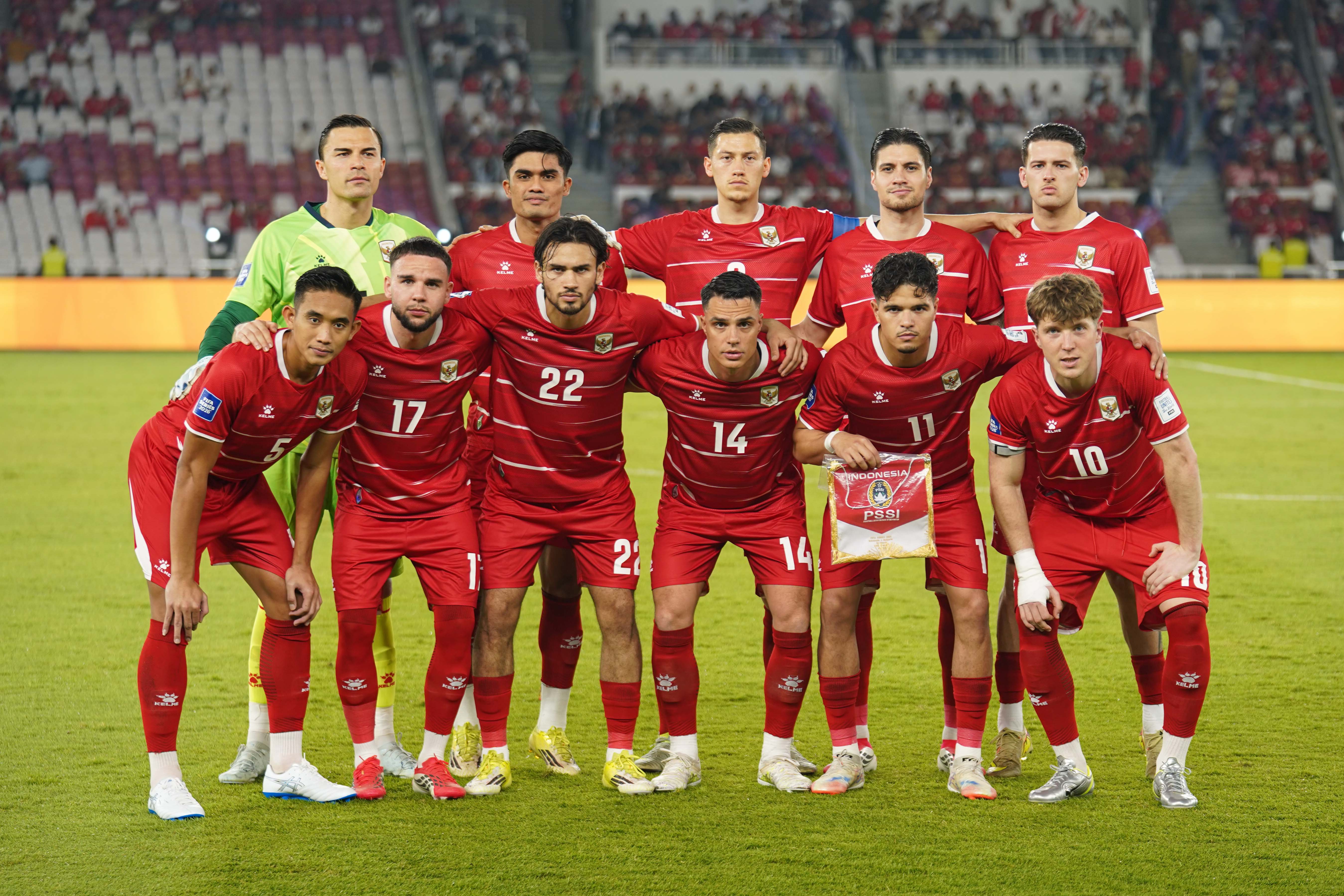 Pesepak bola Timnas Indonesia berfoto bersama sebelum bertanding melawan Timnas Bulgaria pada FIFA Series 2026 di Stadion Utama Gelora Bung Karno, Jakarta, Senin (30/3/2026). Bulgaria berhasil menjadi juara FIFA Series 2026 setelah mengalahkan Timnas Indonesia dengan skor 0-1.