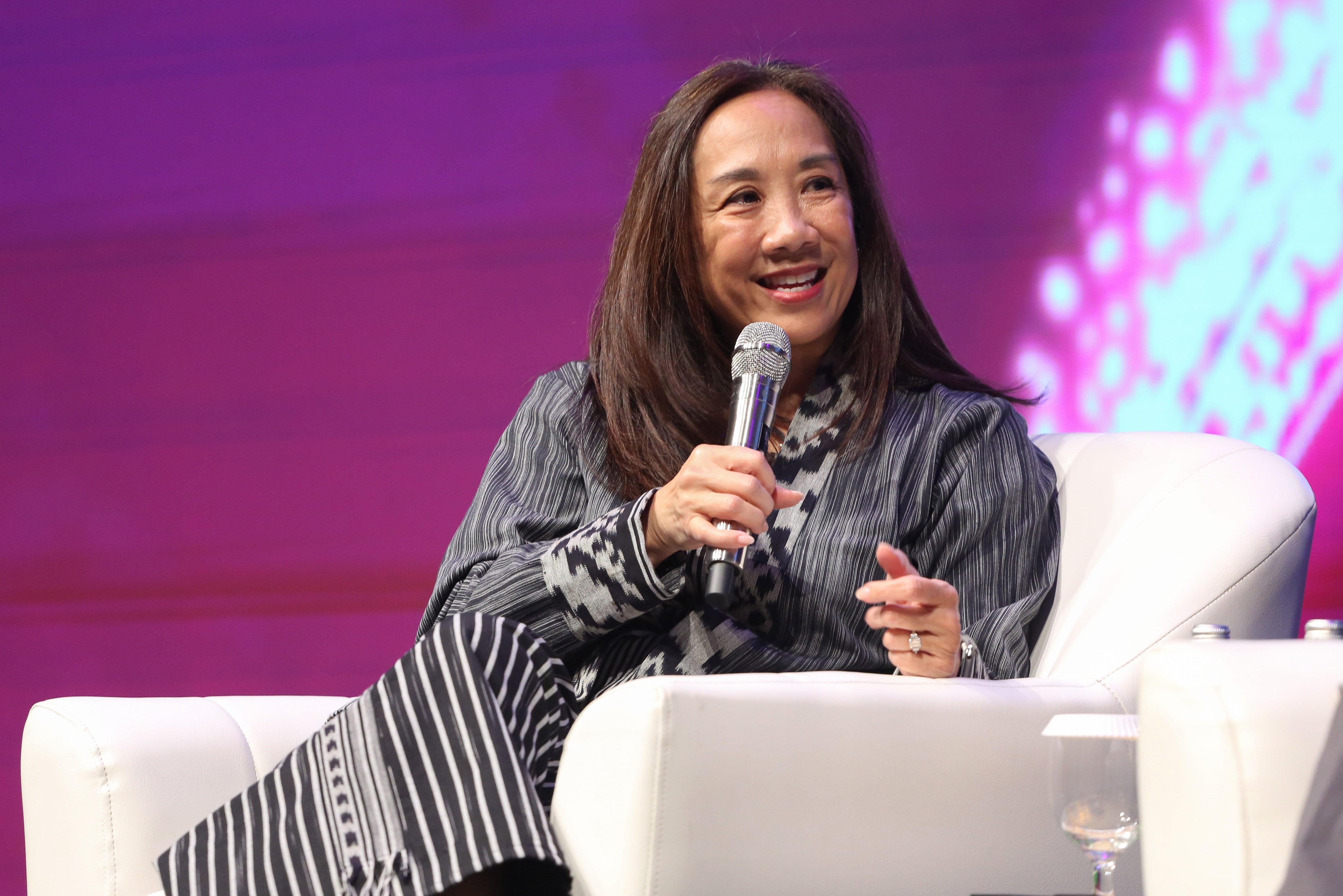 Vice President of Civility and Partnerships of Roblox, Tami Bhaumik menyampaikan paparan pada Katadata IDE Future Forum 2026 di Djakarta Theater, Rabu (15/4/2026). Mengusung tema \