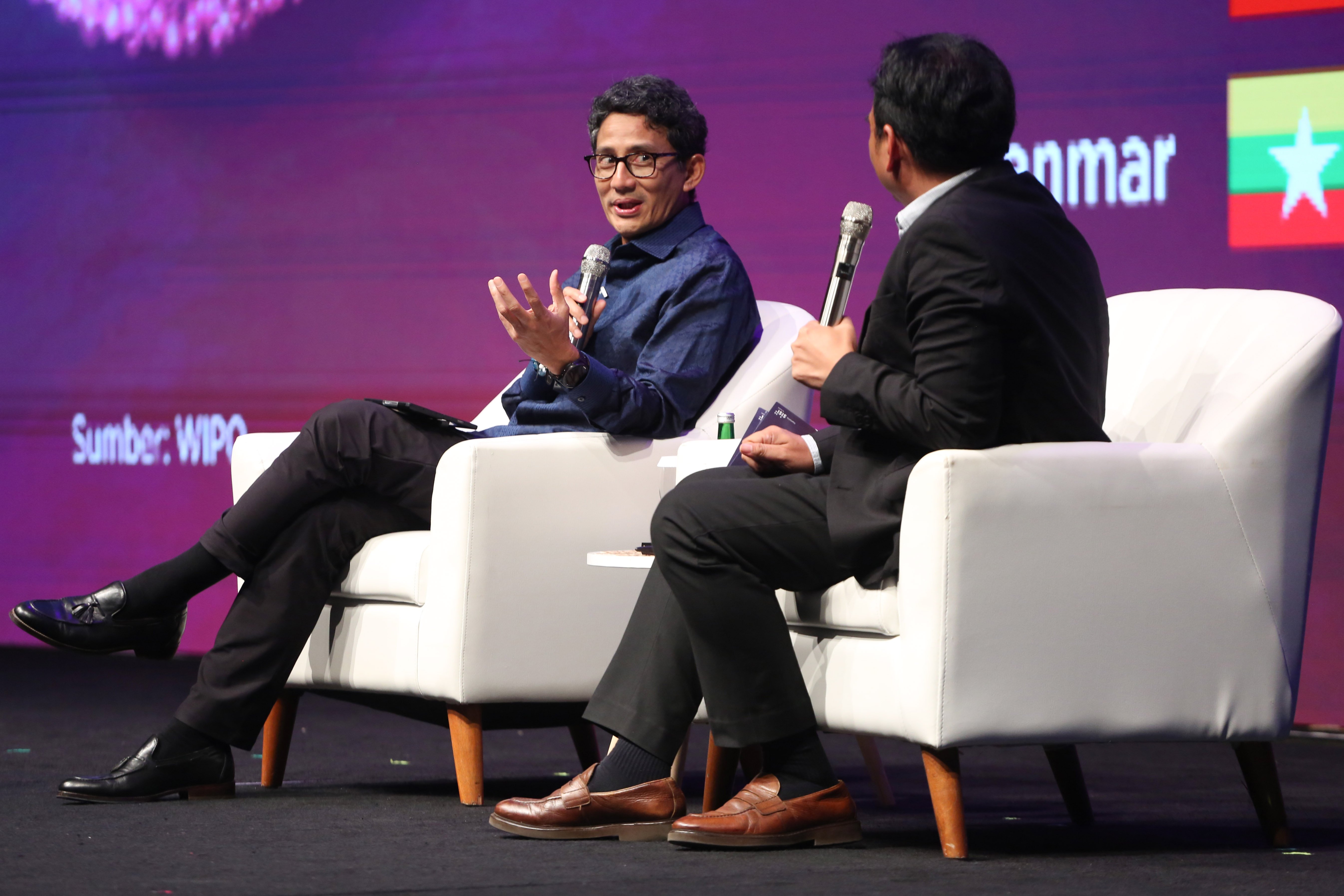Mantan Menteri Pariwisata dan Ekonomi Kreatif, Sandiaga Salahudin Uno menyampaikan paparan pada Katadata IDE Future Forum 2026 di Djakarta Theater, Rabu (15/4/2026). Mengusung tema \