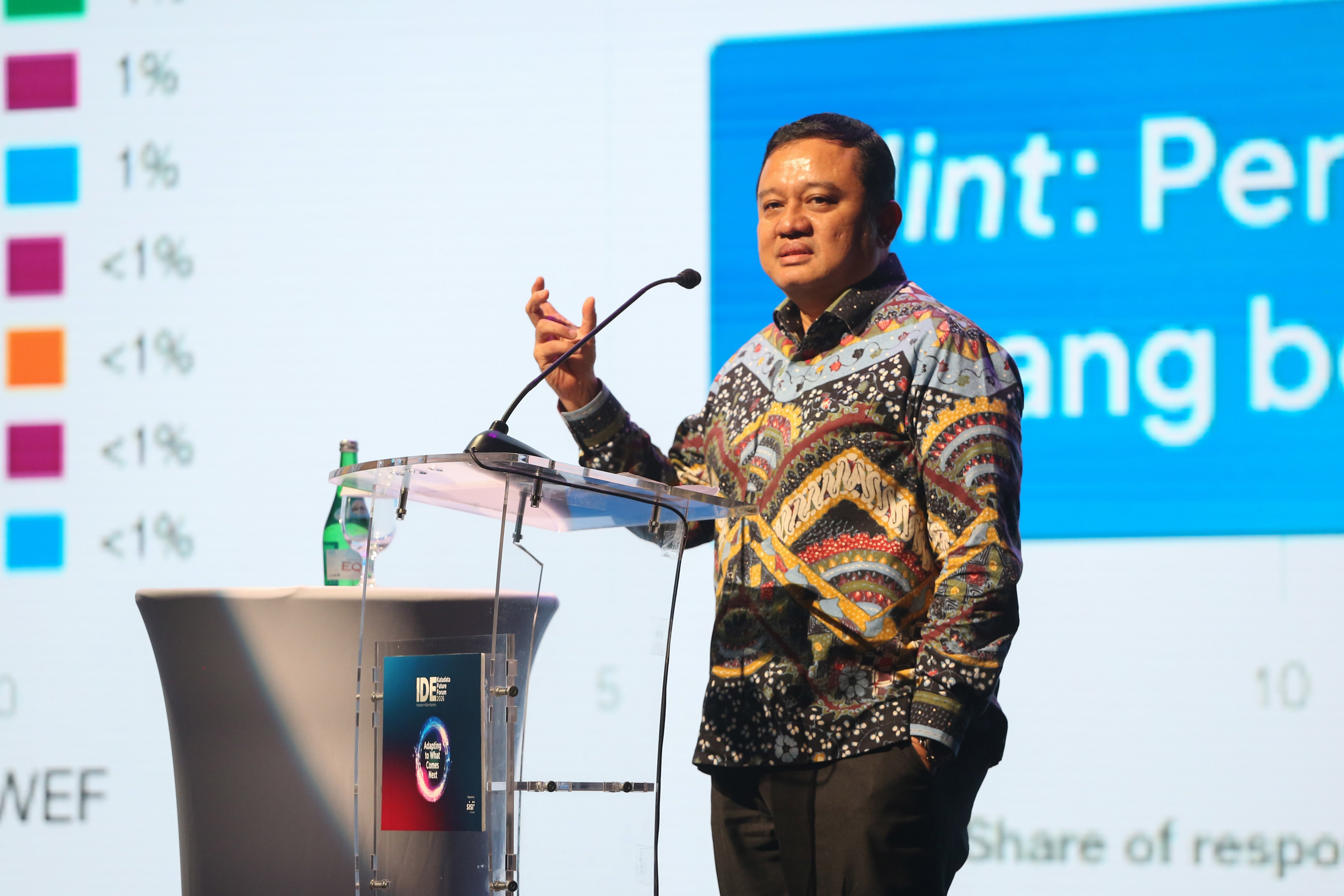 Direktur Jenderal Ekosistem Digital Kementerian Komunikasi dan Digital (Komdigi) Edwin Hidayat Abdullah menyampaikan paparan pada Katadata IDE Future Forum 2026 di Djakarta Theater, Rabu (15/4/2026). Mengusung tema \