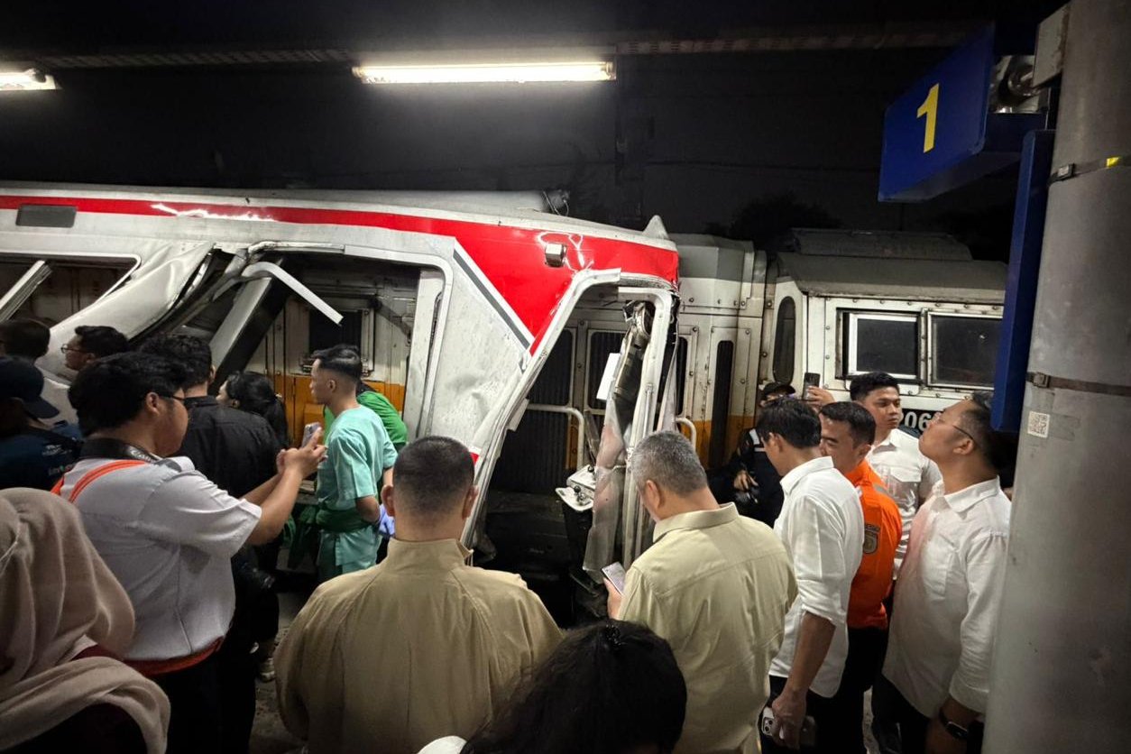 Kecelakaan KA Argo Bromo Anggrek dan KRL di Bekasi