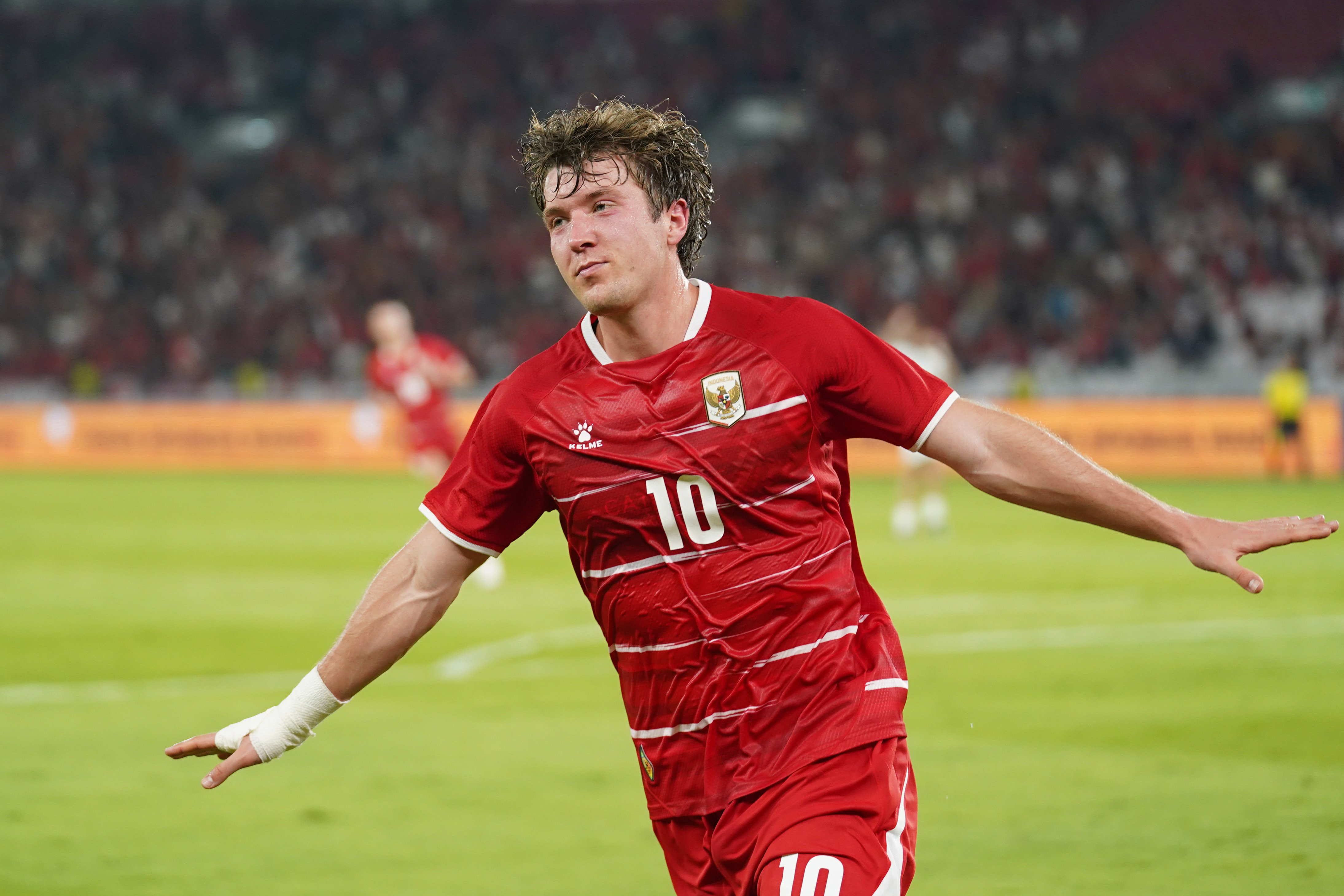 Pesepak bola Timnas Indonesia Ole Romeny berselebrasi usai mencetak gol ke gawang Timnas Oman pada pertandingan FIFA Match Day di Stadion Utama Gelora Bung Karno, Jakarta, Jumat (5/6/2026). Laga bertajuk Garuda Championship Series 2026 tersebut dimenangkan oleh Timnas Indonesia dengan skor akhir 3-0.