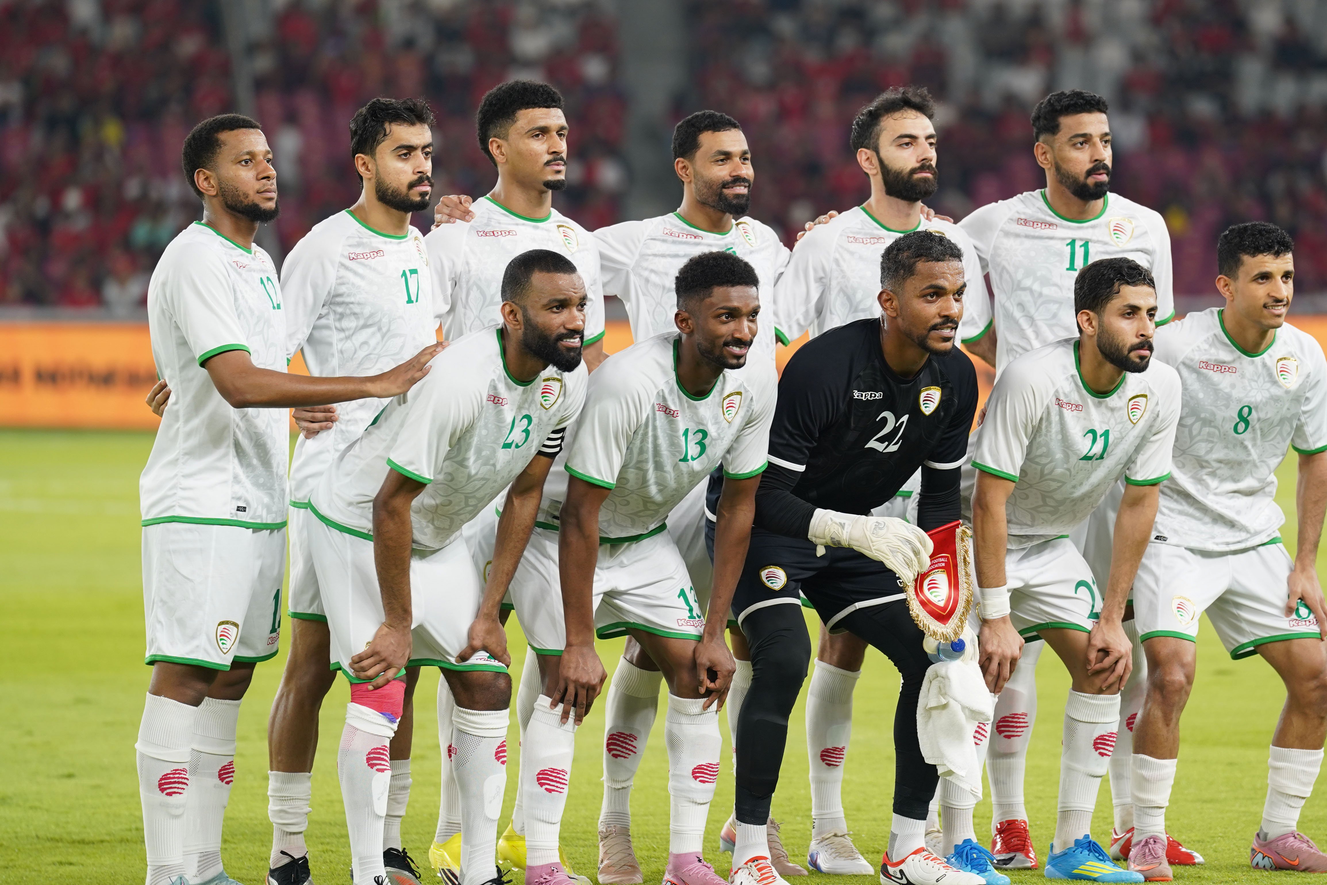 Pesepak bola Timnas Oman berfoto bersama sebelum bertanding melawan Timnas Indonesia pada pertandingan FIFA Match Day di Stadion Utama Gelora Bung Karno, Jakarta, Jumat (5/6/2026). Laga bertajuk Garuda Championship Series 2026 tersebut dimenangkan oleh Timnas Indonesia dengan skor akhir 3-0.