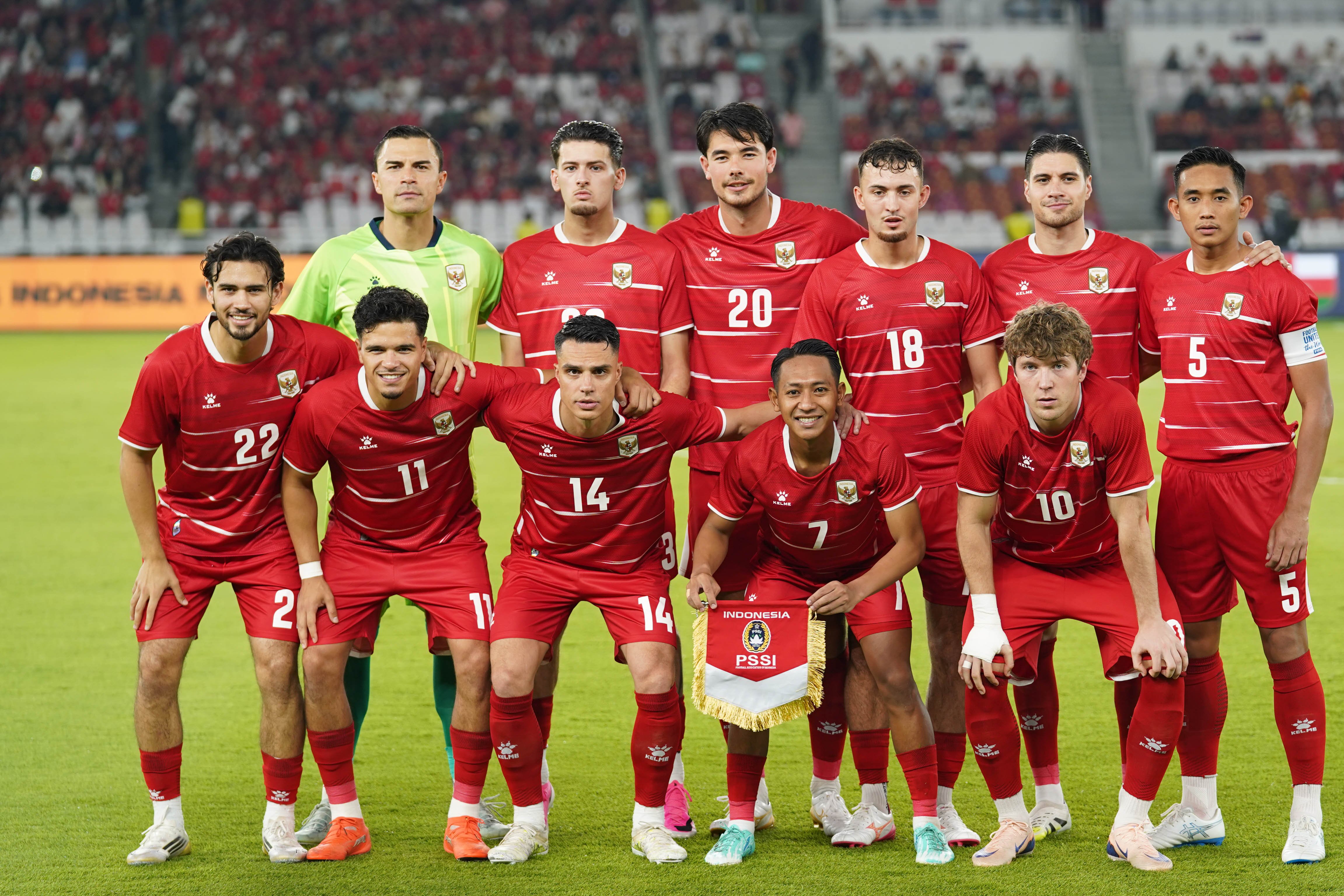 Pesepak bola Timnas Indonesia berfoto bersama sebelum bertanding melawan Timnas Oman pada FIFA Match Day di Stadion Utama Gelora Bung Karno, Jakarta, Jumat (5/6/2026). Laga bertajuk Garuda Championship Series 2026 tersebut dimenangkan oleh Timnas Indonesia dengan skor akhir 3-0.