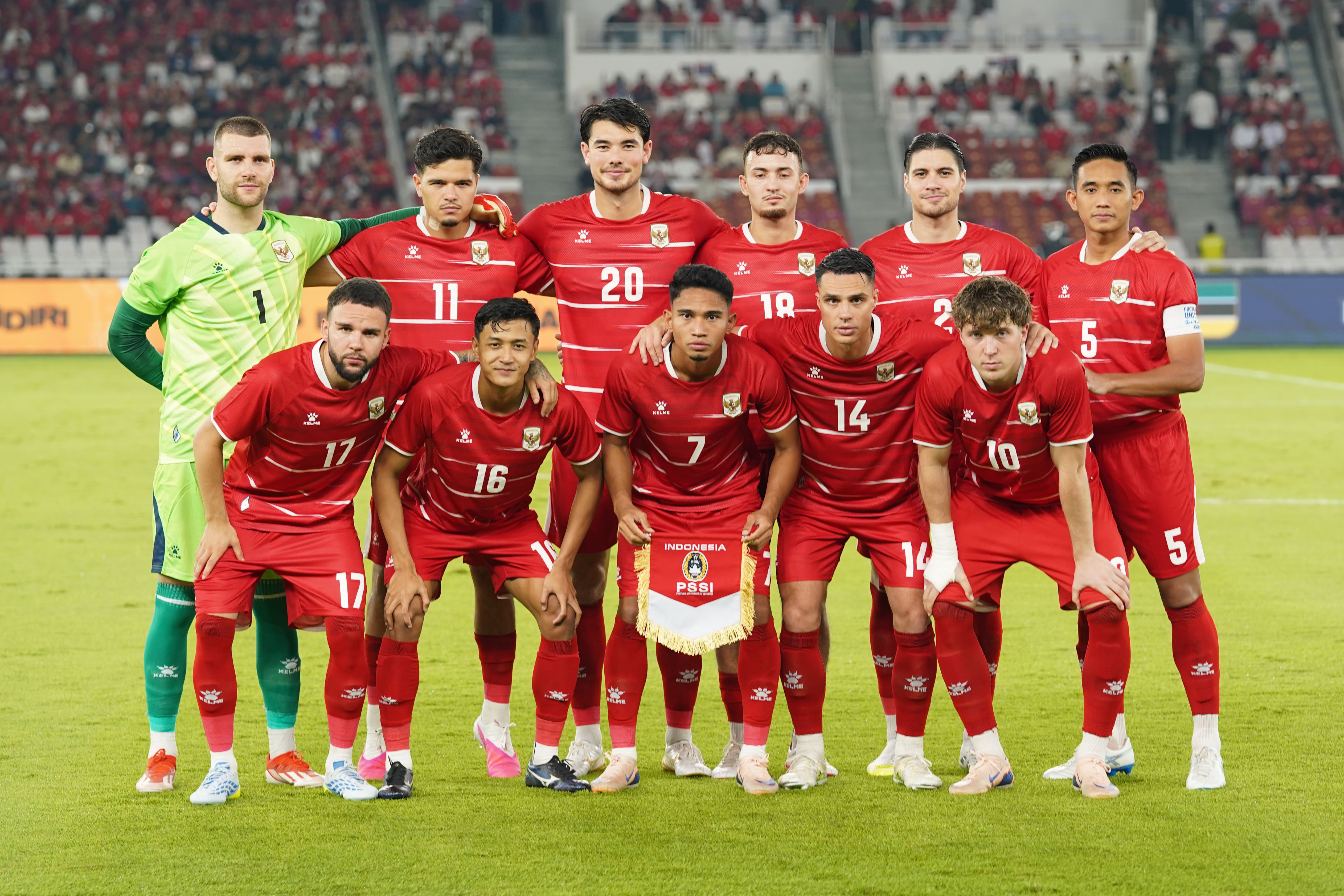 Pesepak bola Timnas Indonesia berfoto bersama sebelum bertanding melawan Timnas Mozambik pada FIFA Matchday di Stadion Utama Gelora Bung Karno, Jakarta, Selasa (9/6/2026). Laga bertajuk Garuda Championship Series 2026 tersebut dimenangkan oleh Timnas Indonesia dengan skor 1-0.