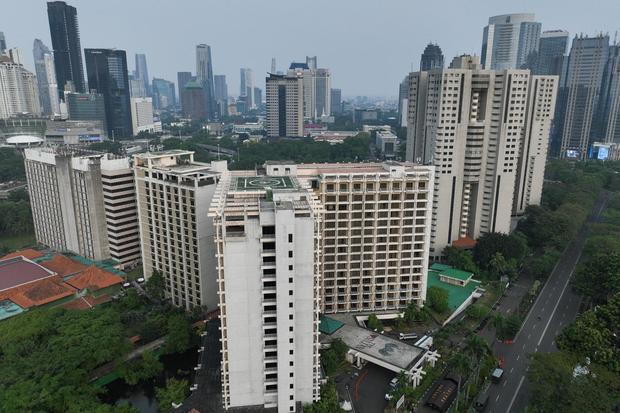 Foto udara suasana dari Hotel Sultan di Blok 15 Gelora Bung Karno (GBK), Senayan, Jakarta, Rabu (24/6/2026). Pihak Pusat Pengelolaan Kompleks Gelora Bung Karno (PPKGBK) mulai mengosongkan aset dari empat tower hotel dan dua tower apartemen Sultan ke Komplek Pergudangan Cikarang, Desa Pasiranji, Kecamatan Cikarang Pusat, Kabupaten Bekasi sebelum dirobohkan pascaeksekusi oleh Pengadilan Negeri Jakarta Pusat.