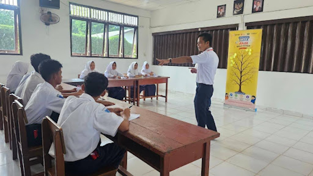 Siswa SMP Eka Tjipta Katayang berpartisipasi menyampaikan harapannya dalam kegiatan hari aspirasi anak
