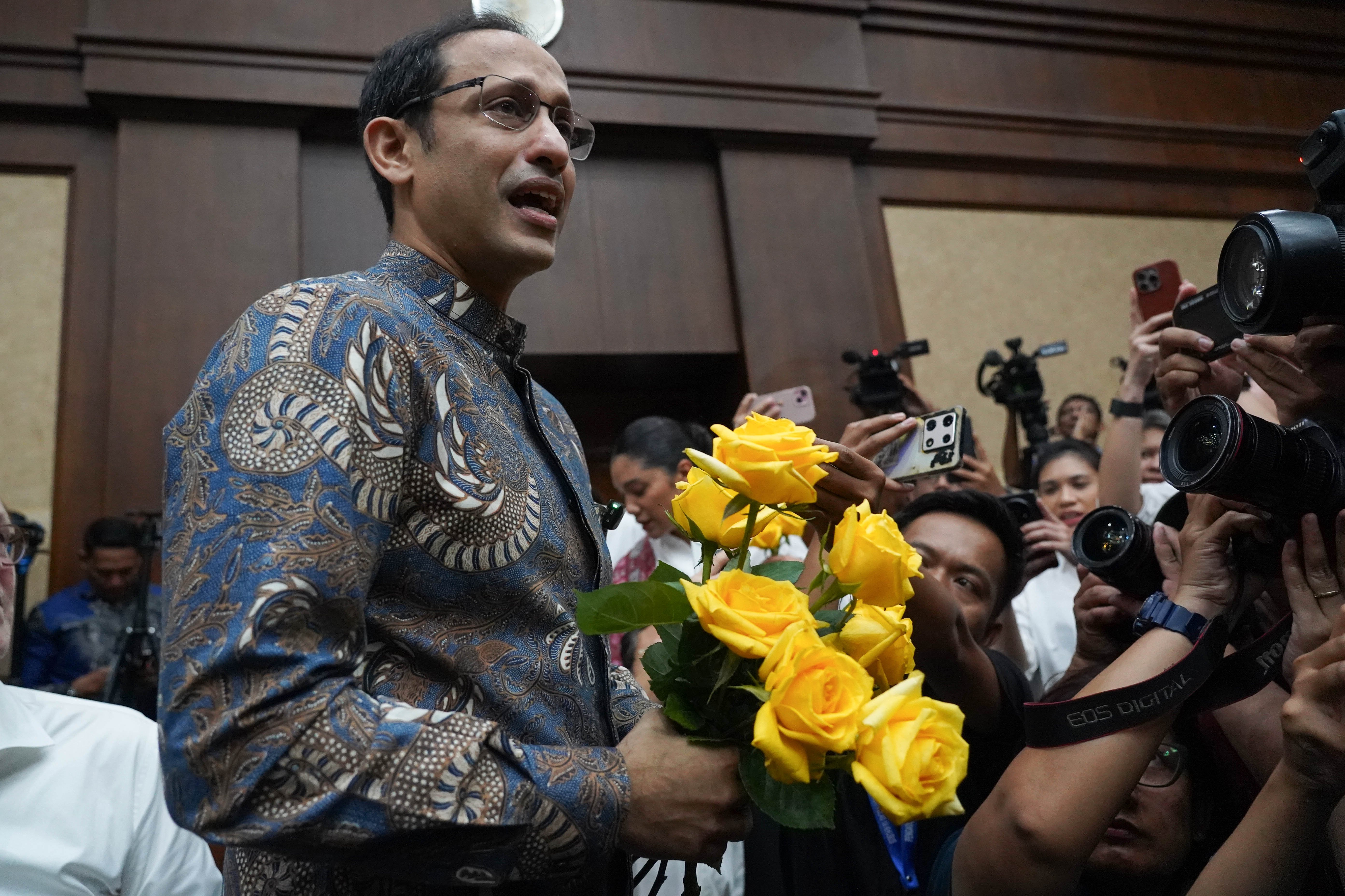 Terdakwa kasus dugaan korupsi pengadaan Chromebook dalam program digitalisasi pendidikan di Kemendikbudristek Nadiem Anwar Makarim bersiap mengikuti sidang pembacaan putusan di Pengadilan Tipikor, Jakarta, Selasa (30/6/2026). Majelis hakim memvonis Nadiem Makarim dengan pidana 10 tahun penjara serta pidana tambahan denda Rp 1 miliar subsider kurungan 190 hari dan uang pengganti Rp 809,59 miliar subsider pidana penjara selama lima tahun.