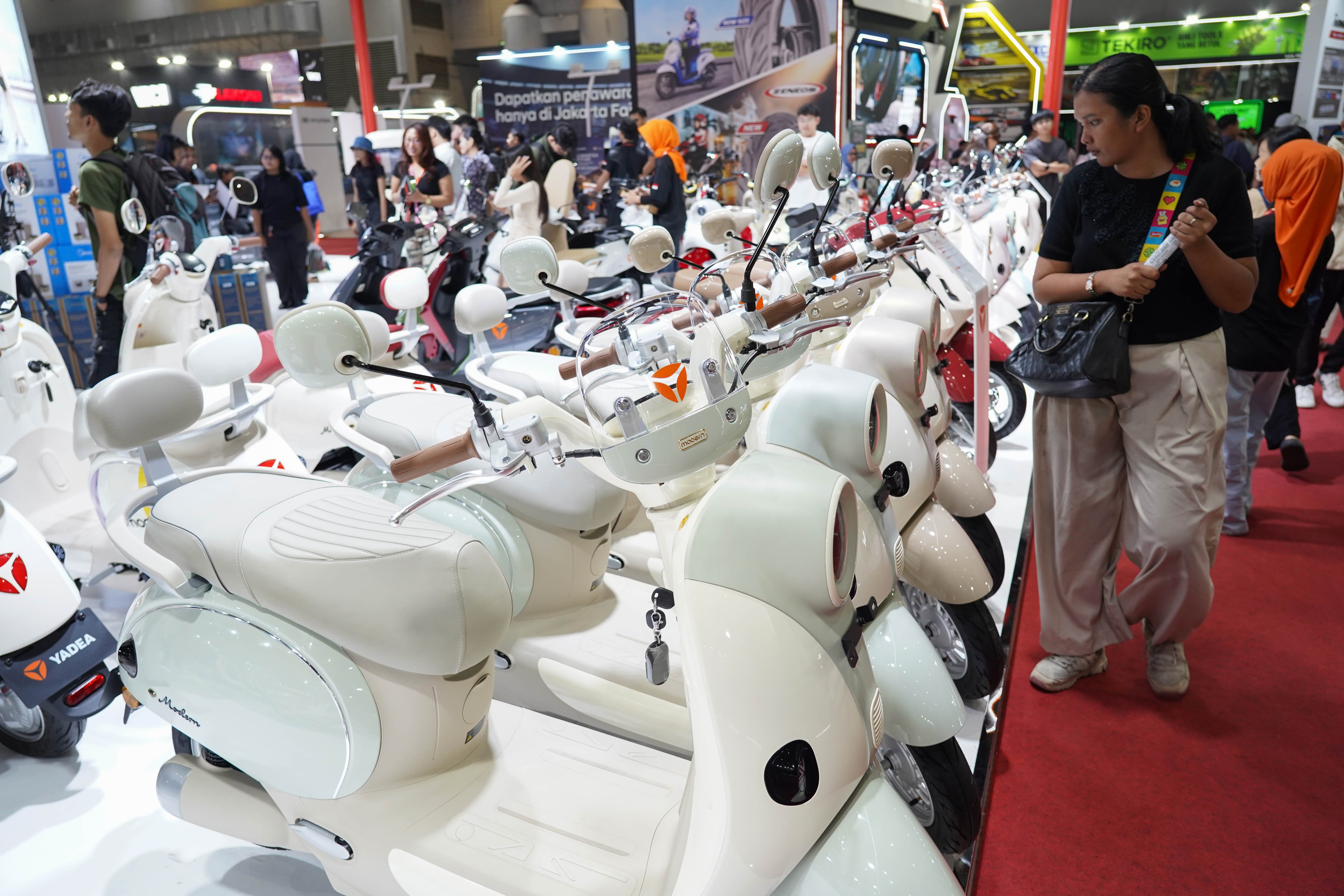 Pemerintah tunda penyaluran intensif kendaraan listrik hingga Agustus 2026 (Foto: Katadata/Fauza Syahputra).