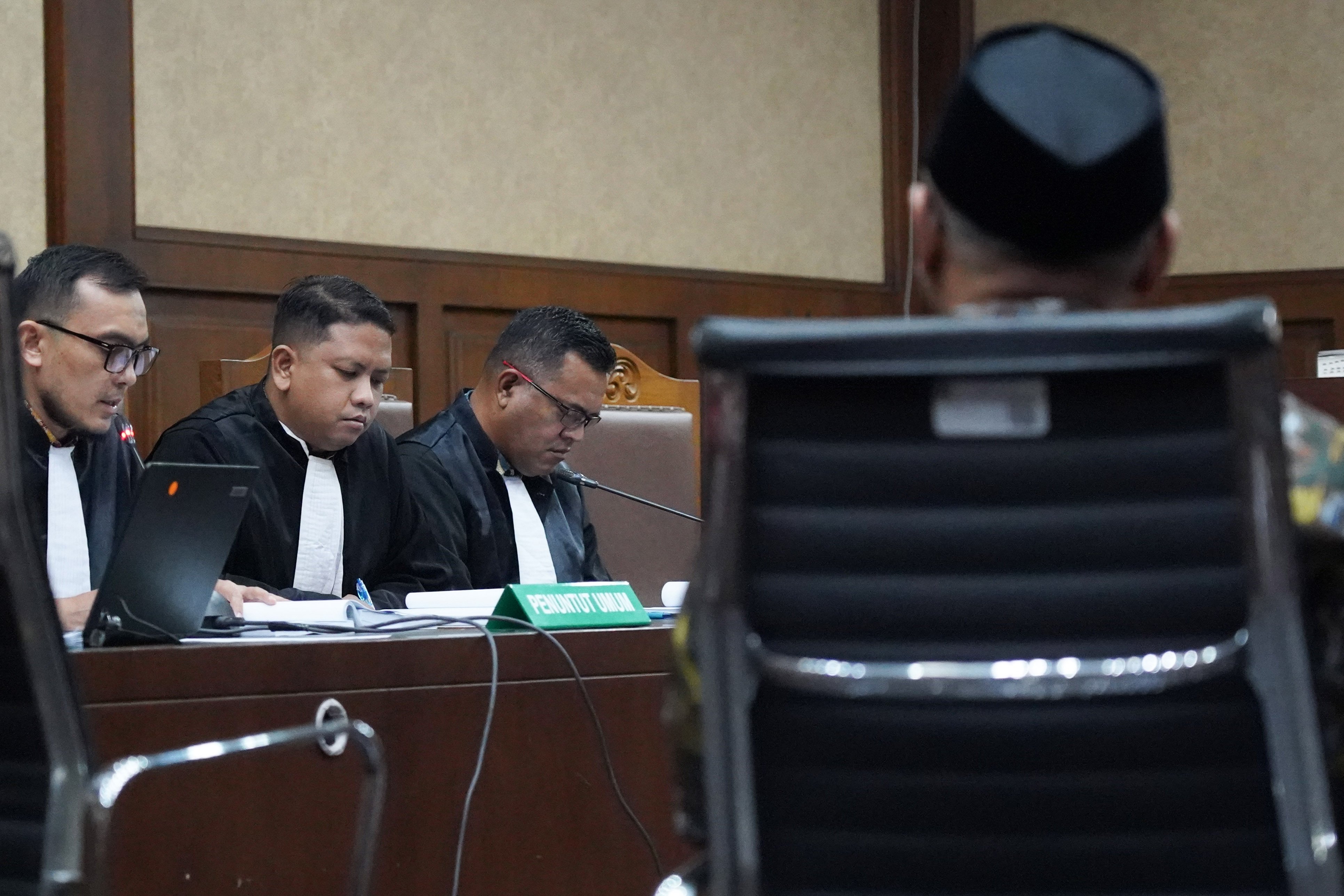 Jaksa Penuntut Umum (JPU) Komisi Pemberantasan Korupsi (KPK) membacakan surat dakwaan saat sidang yang dijalani oleh terdakwa kasus dugaan korupsi kuota haji, Yaqut Cholil Qoumas di Pengadilan Tipikor, Jakarta, Selasa (11/8/2026). JPU KPK mendakwa Yaqut telah menyalahgunakan kewenangan jabatannya sebagai Menteri Agama yang akhirnya merugikan keuangan negara hingga Rp 622,09 miliar dalam kasus dugaan korupsi kuota haji 2023-2024.