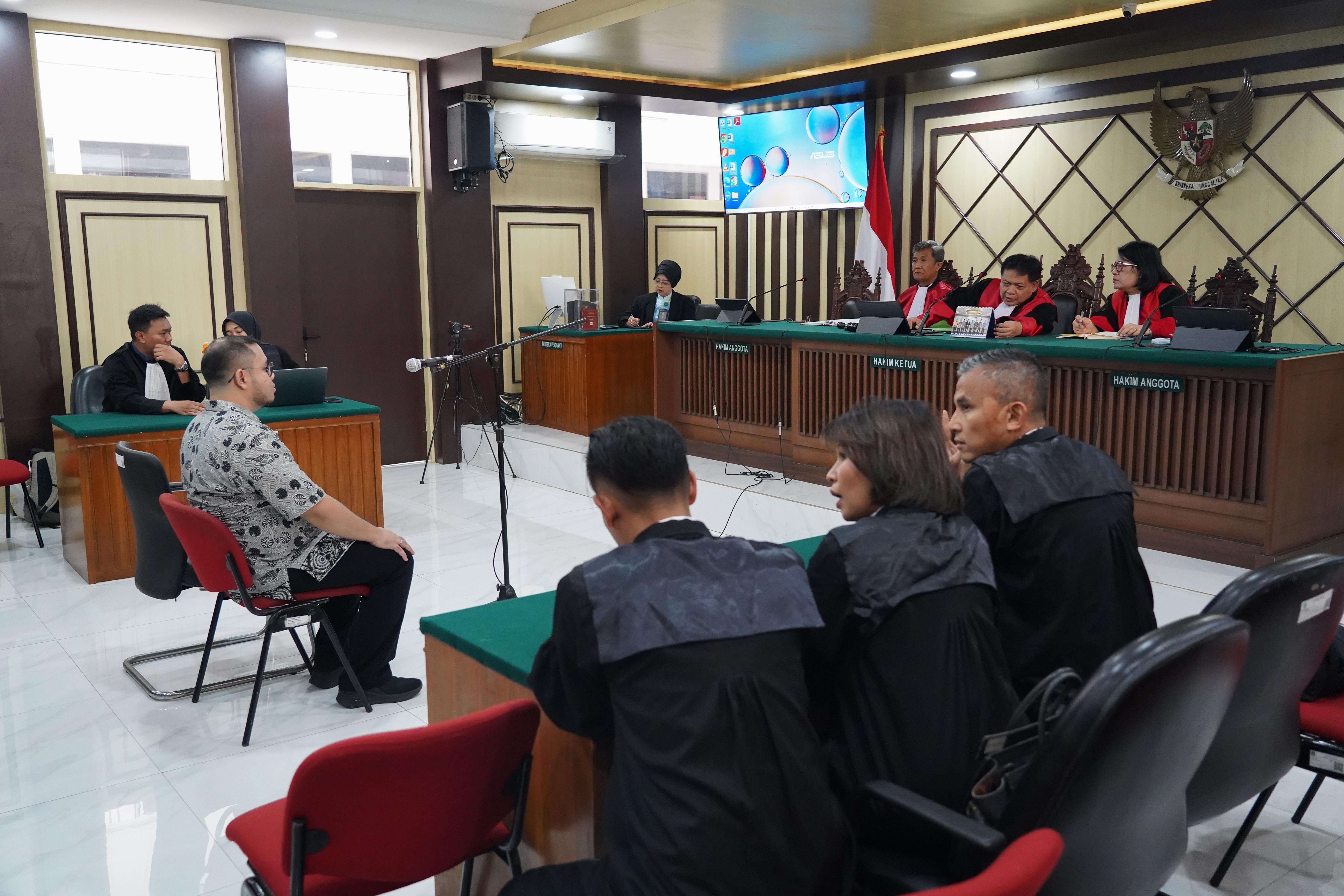 Suasana sidang putusan banding terdakwa kasus dugaan korupsi pengadaan laptop Chromebook di Kementerian Pendidikan, Kebudayaan, Riset, dan Teknologi (Kemendikbudristek) tahun 2019-2022 Ibrahim Arief atau Ibam di Pengadilan Tinggi Jakarta, Kamis (13/8/2026). Majelis Hakim menunda pembacaan hasil putusan banding yang diajukan mantan konsultan teknologi di Kemendikbudristek tersebut dan akan kembali digelar pada 31 Agustus 2026.
