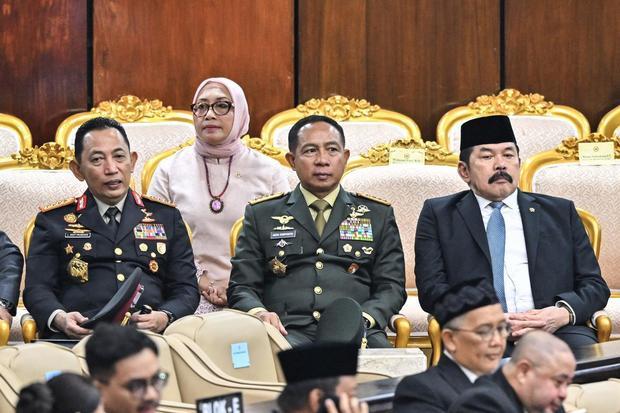 Kapolri Jenderal Polisi Listyo Sigit Prabowo (kiri) bersama Panglima TNI Jenderal Agus Subiyanto (kedua kanan), Jaksa Agung St Burhanuddin (kanan) dan Menteri Pemberdayaan Perempuan dan Perlindungan Anak (PPPA) Arifatul Choiri Fauzi (kedua kiri) menghadiri Tahunan MPR RI dan Sidang Bersama DPR RI dan DPD RI Tahun 2026 di Gedung Nusantara, Kompleks Parlemen, Jakarta, Jumat (14/8/2026).