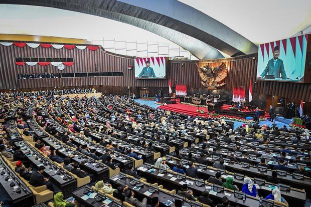 Presiden Prabowo Subianto menyampaikan pidato dalam Sidang Tahunan MPR RI dan Sidang Bersama DPR-DPD RI Tahun 2026 di Kompleks Parlemen, Jakarta, Jumat (14/8/2026). Dalam sidang tahunan tersebut, Presiden Prabowo menyampaikan bahwa selama 21 bulan pemerintahan bekerja, sebanyak 121 kebijakan transformatif telah dijalankan di berbagai sektor untuk menyelesaikan berbagai persoalan bangsa.