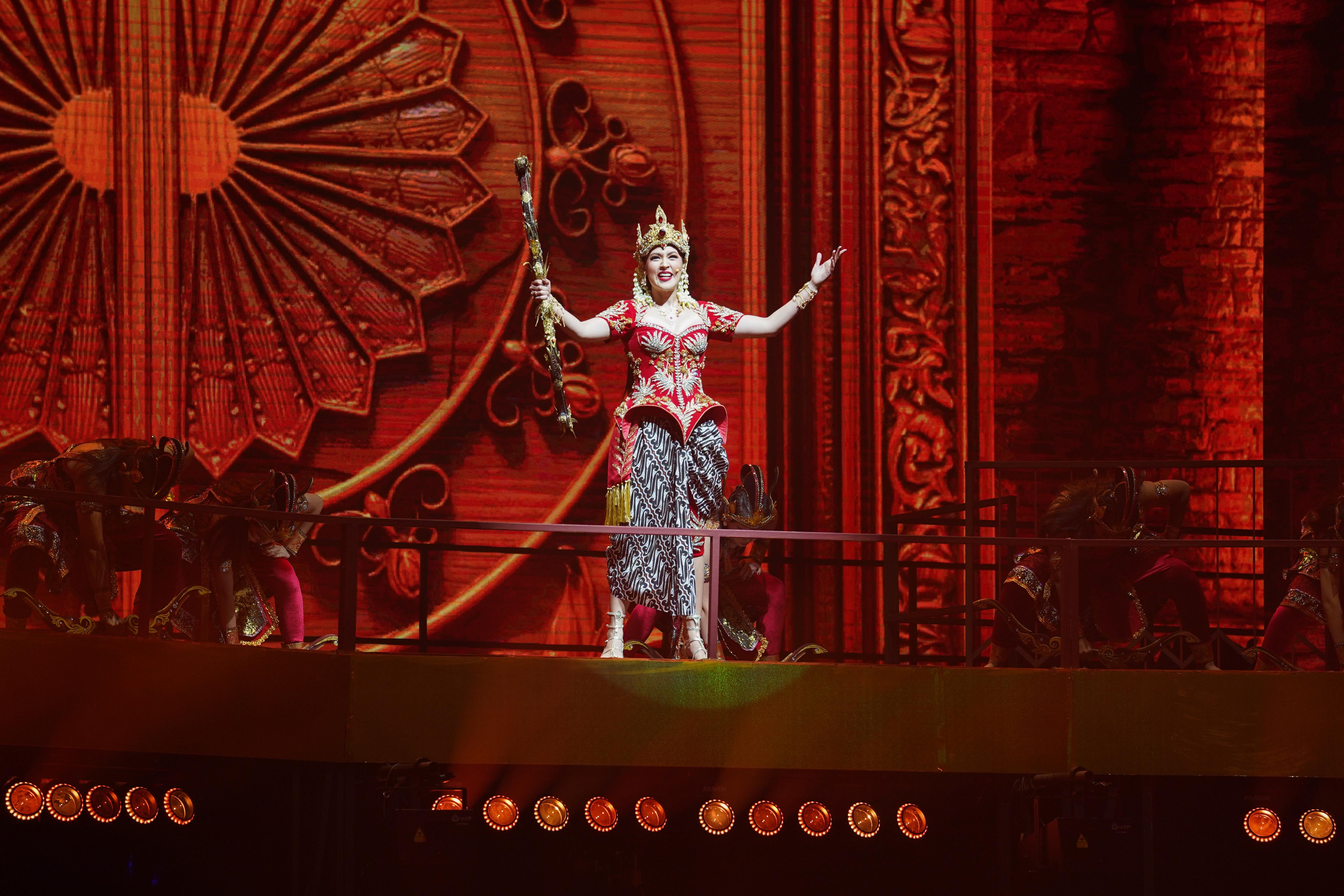 Penyanyi Raisa tampil pada Pagelaran Sabang Merauke - Hanya Indonesia Yang Punya di Indonesia Arena, Senayan, Jakarta, Jumat (21/8/2026). Mengusung tema Hikayat Srikandi Nusantara, pementasan ini mengangkat perjuangan perempuan nusantara dalam cerita rakyat Indonesia yang ditampilkan melalui perpaduan tarian, musik dan lagu serta etnik daerah dari Aceh hingga Papua.