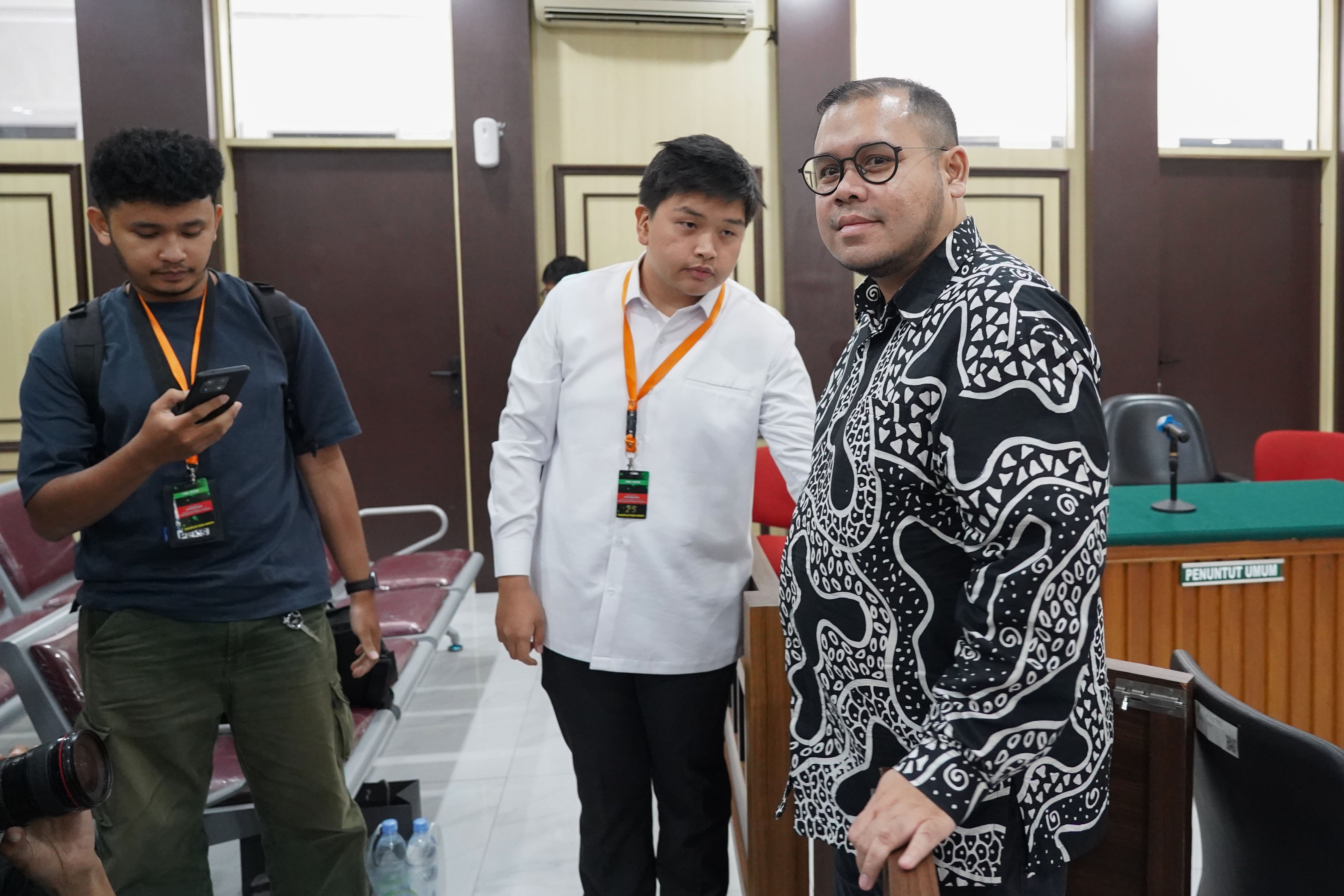 Terdakwa kasus dugaan korupsi pengadaan laptop Chromebook di Kementerian Pendidikan, Kebudayaan, Riset, dan Teknologi (Kemendikbudristek) tahun 2019-2022 Ibrahim Arief atau Ibam usai mengikuti sidang putusan banding di Pengadilan Tinggi DKI Jakarta, Senin (31/8/2026). Majelis hakim banding memvonis mantan konsultan teknologi di Kemendikbudristek tersebut dengan hukuman lima tahun penjara dan uang pengganti senilai Rp 5 miliar subsider 4 tahun kurungan.