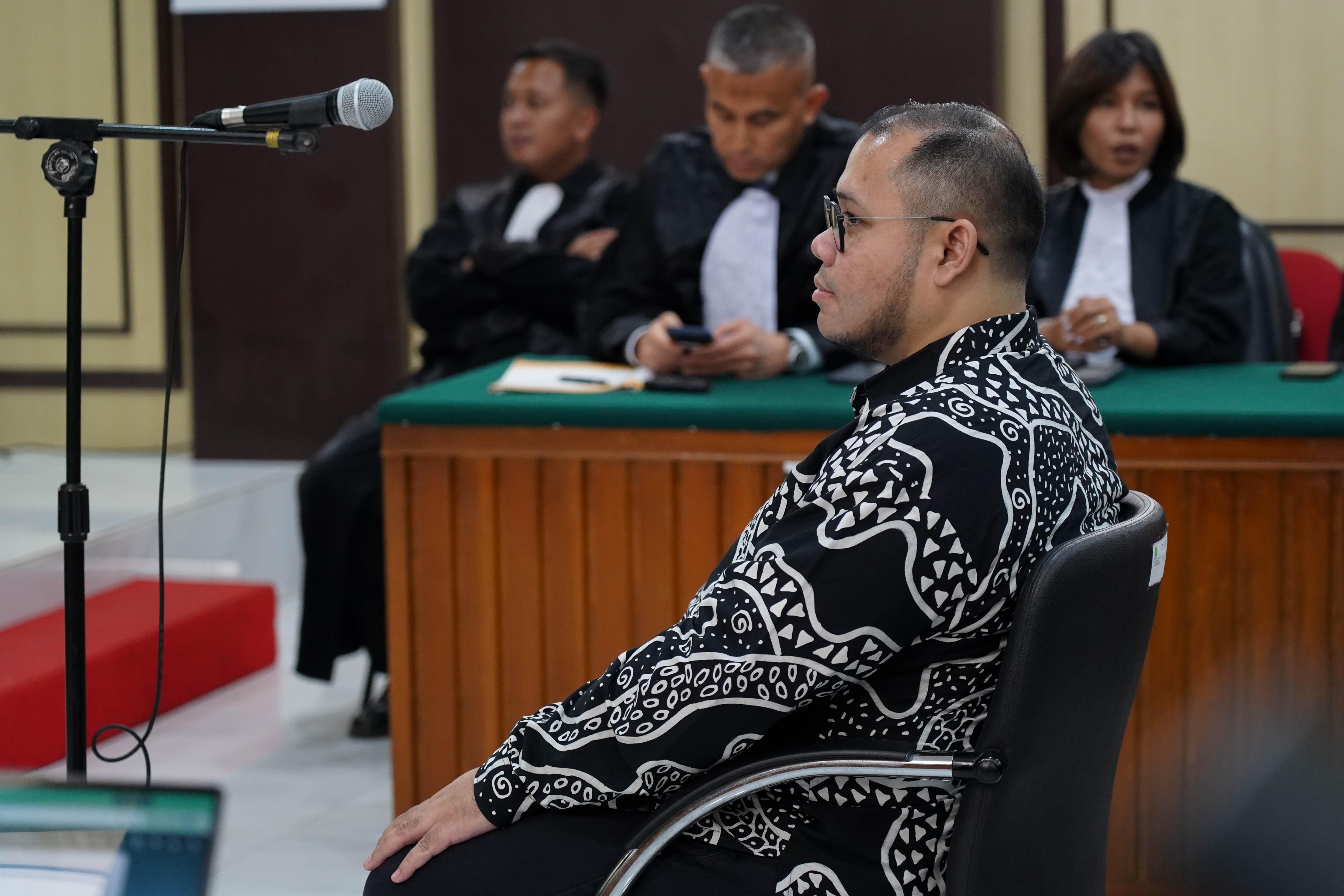 Terdakwa kasus dugaan korupsi pengadaan laptop Chromebook di Kementerian Pendidikan, Kebudayaan, Riset, dan Teknologi (Kemendikbudristek) tahun 2019-2022 Ibrahim Arief atau Ibam mengikuti sidang putusan banding di Pengadilan Tinggi DKI Jakarta, Senin (31/8/2026). Majelis hakim banding memvonis mantan konsultan teknologi di Kemendikbudristek tersebut dengan hukuman lima tahun penjara dan uang pengganti senilai Rp 5 miliar subsider 4 tahun kurungan.