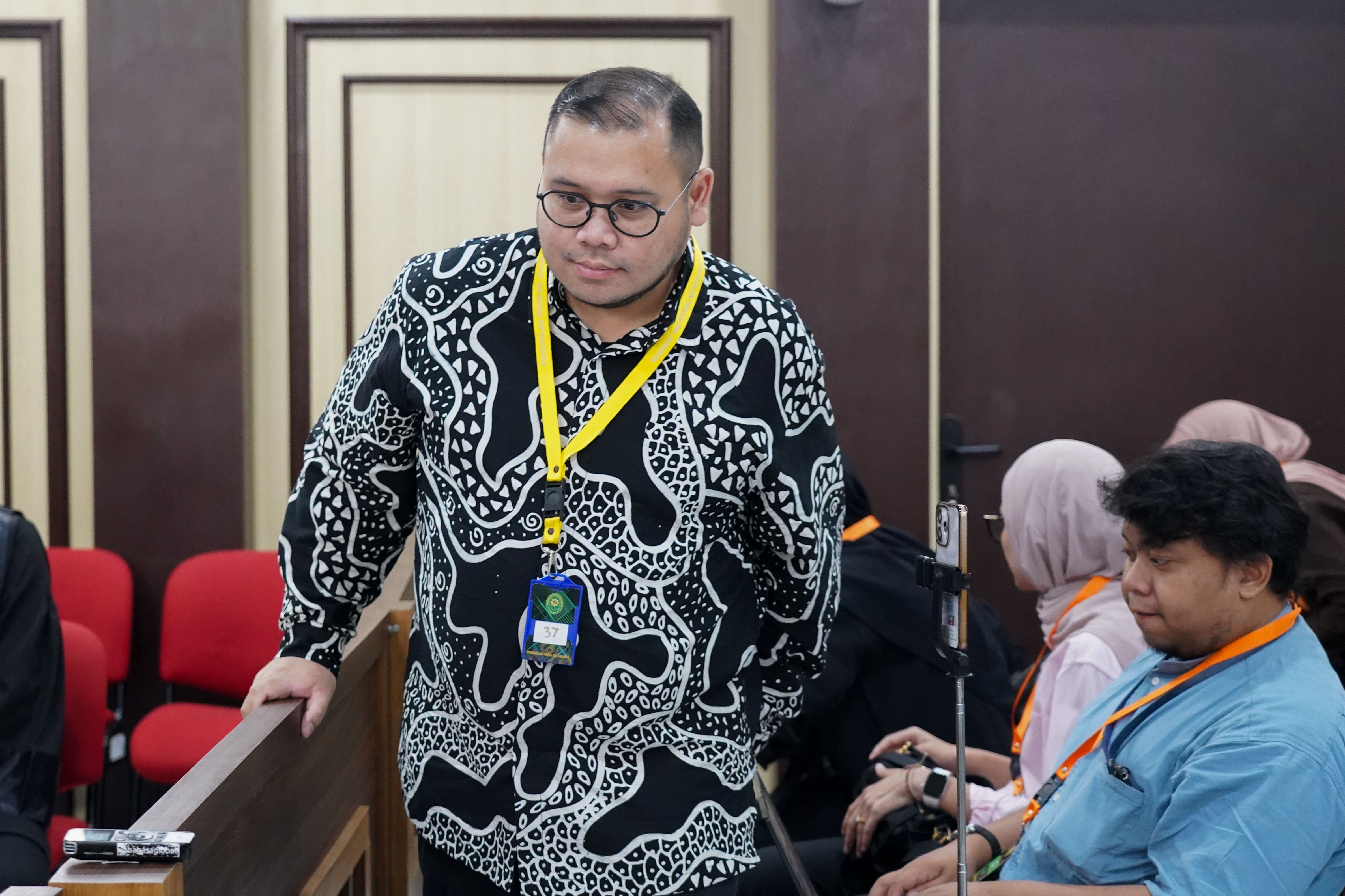 Terdakwa kasus dugaan korupsi pengadaan laptop Chromebook di Kementerian Pendidikan, Kebudayaan, Riset, dan Teknologi (Kemendikbudristek) tahun 2019-2022 Ibrahim Arief atau Ibam bersiap mengikuti sidang putusan banding di Pengadilan Tinggi DKI Jakarta, Senin (31/8/2026). Majelis hakim banding memvonis mantan konsultan teknologi di Kemendikbudristek tersebut dengan hukuman lima tahun penjara dan uang pengganti senilai Rp 5 miliar subsider 4 tahun kurungan.
