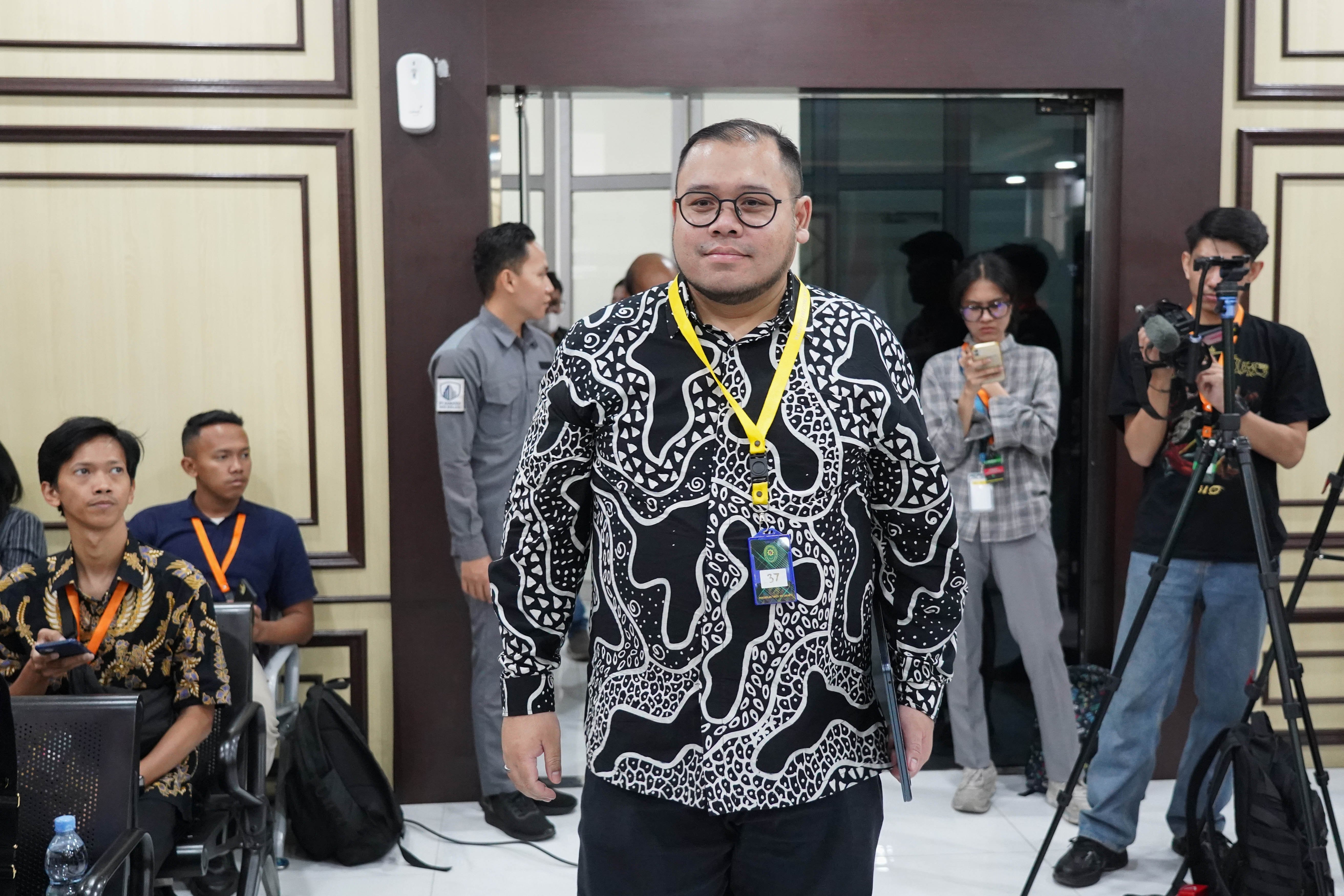 Terdakwa kasus dugaan korupsi pengadaan laptop Chromebook di Kementerian Pendidikan, Kebudayaan, Riset, dan Teknologi (Kemendikbudristek) tahun 2019-2022 Ibrahim Arief atau Ibam bersiap mengikuti sidang putusan banding di Pengadilan Tinggi DKI Jakarta, Senin (31/8/2026). Majelis hakim banding memvonis mantan konsultan teknologi di Kemendikbudristek tersebut dengan hukuman lima tahun penjara dan uang pengganti senilai Rp 5 miliar subsider 4 tahun kurungan.