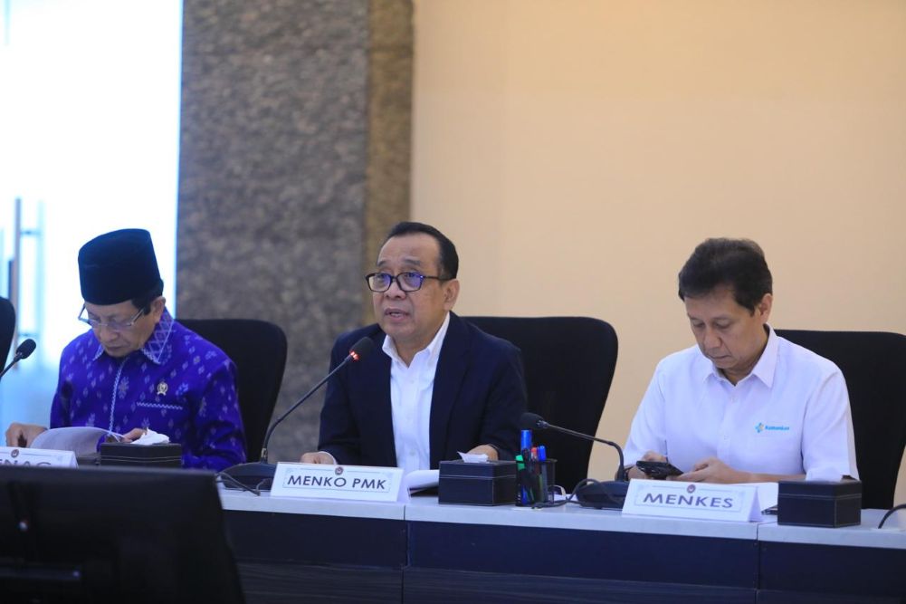 Menteri Koordinator Bidang Pembangunan Manusia dan Kebudayaan (Menko PMK) Pratikno (tengah) memimpin Rapat Sinkronisasi Koordinasi dan Pengendalian Pe