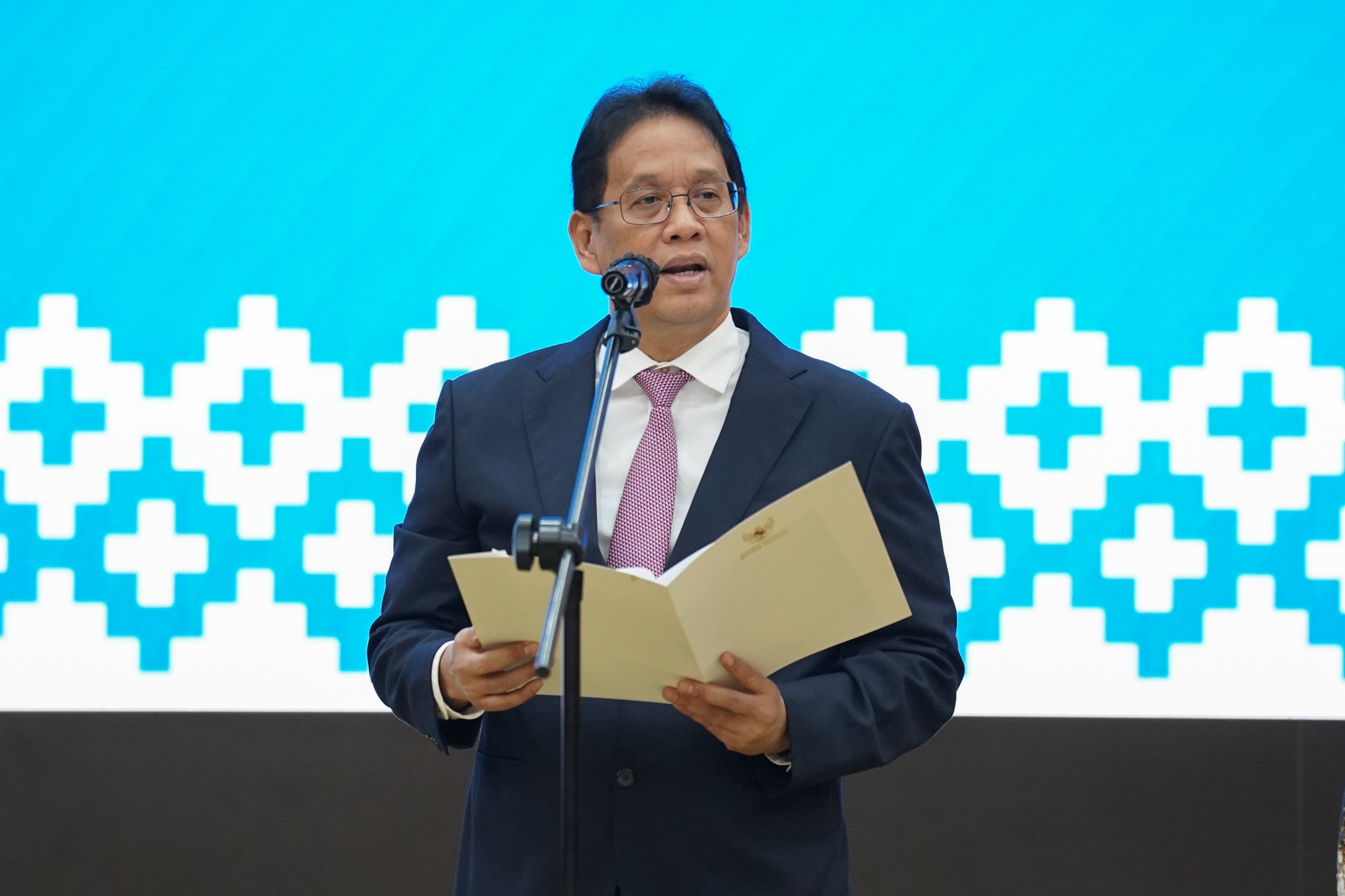 Mantan Menteri Keuangan Purbaya Yudhi Sadewa menyampaikan keterangan saat acara serah terima jabatan ke pejabat baru Menteri Keuangan Suahasil Nazara di kantor Kementerian Keuangan, Jakarta, Selasa (15/9/2026). Suahasil Nazara ditunjuk oleh Presiden Prabowo Subianto untuk menjabat sebagai Menteri Keuangan menggantikan Purbaya Yudhi Sadewa.