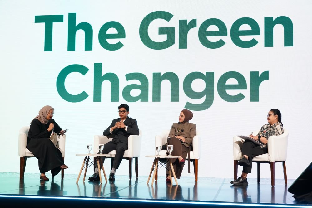 Para narasumber membahas upaya mengubah sampah menjadi sumber daya bernilai ekonomi dalam sesi "Turning Waste into Value: Advancing Indonesia’s Circu