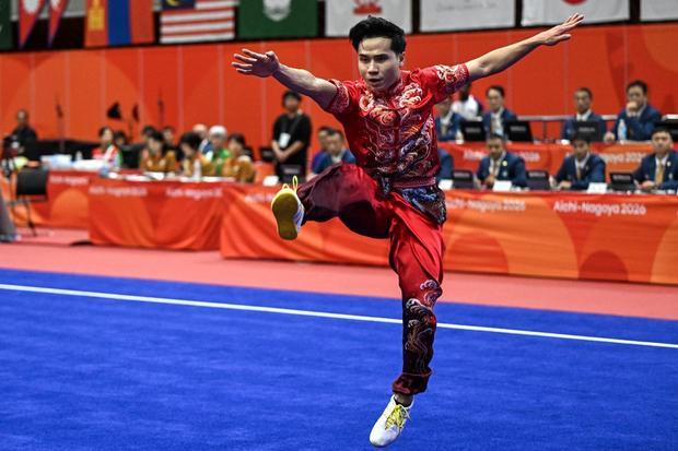 Pewushu Indonesia Seraf Naro Siregar tampil pada final wushu nomor taolu changquan putra Asian Games Aichi-Nagoya 2026 di Aichi Prefectural Martial Arts Hall, Aichi, Jepang, Minggu (20/9/2026). Seraf Naro berhasil meraih medali pertama untuk Indonesia yakni medali perunggu dengan catatan skor 9.720, sedangkan medali emas diraih pewushu Makau Chi Hin Kuong dengan skor 9.723 dan medali perak oleh pewushu Makau Chi Kuan Song dengan skor 9.720.