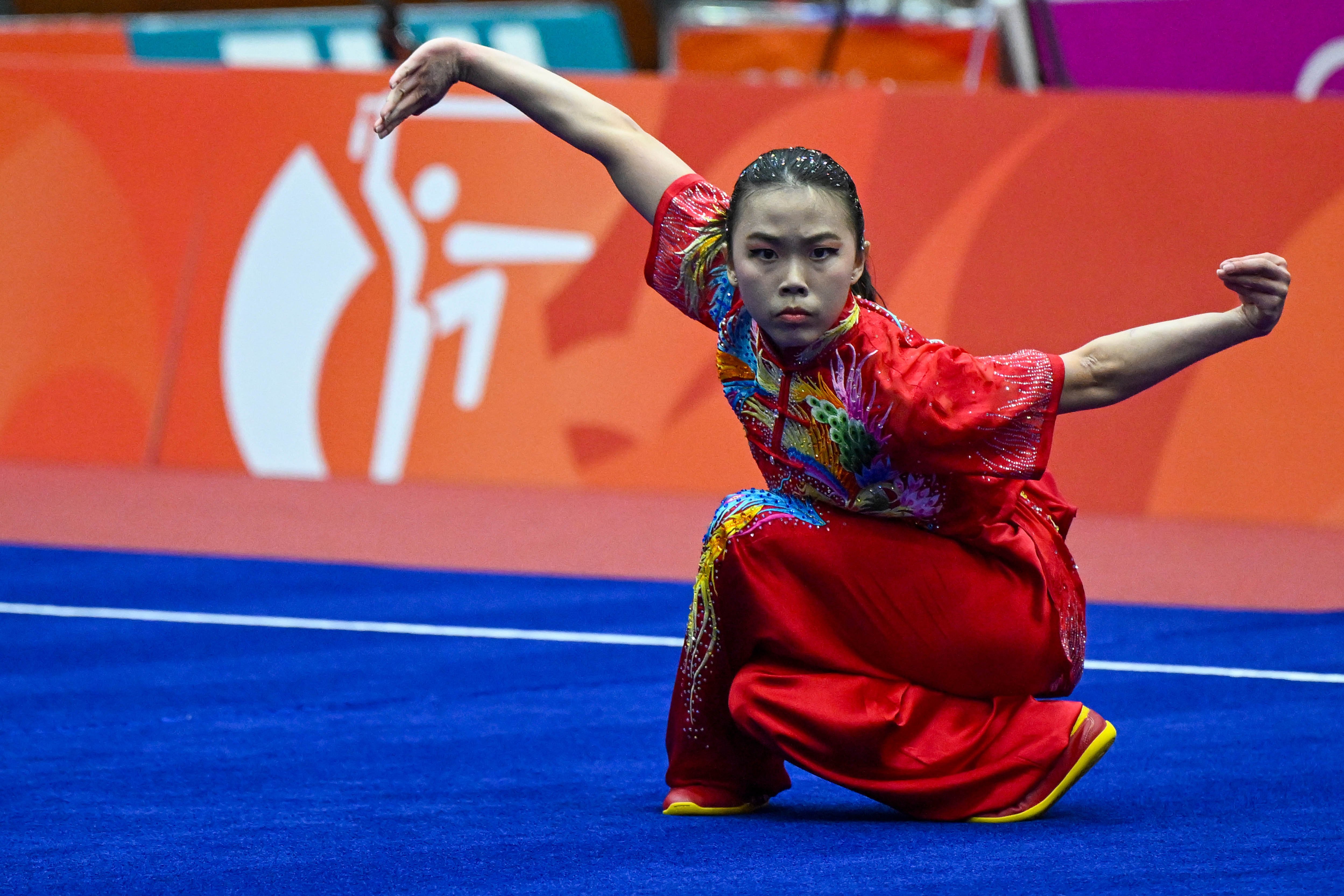 Pewushu Indonesia Eugenia Diva Widodo tampil pada final wushu nomor taolu changquan putri Asian Games Aichi-Nagoya 2026 di Aichi Prefectural Martial Arts Hall, Aichi, Jepang, Senin (21/9/2026). Eugenia Diva Widodo berhasil meraih medali perunggu dengan skor 9.706, sedangkan medali emas diraih pewushu Hongkong Lydia Sham dengan skor 9.713 dan medali perak oleh pewushu Makau Sou Cho Man dengan skor 9.710. 
