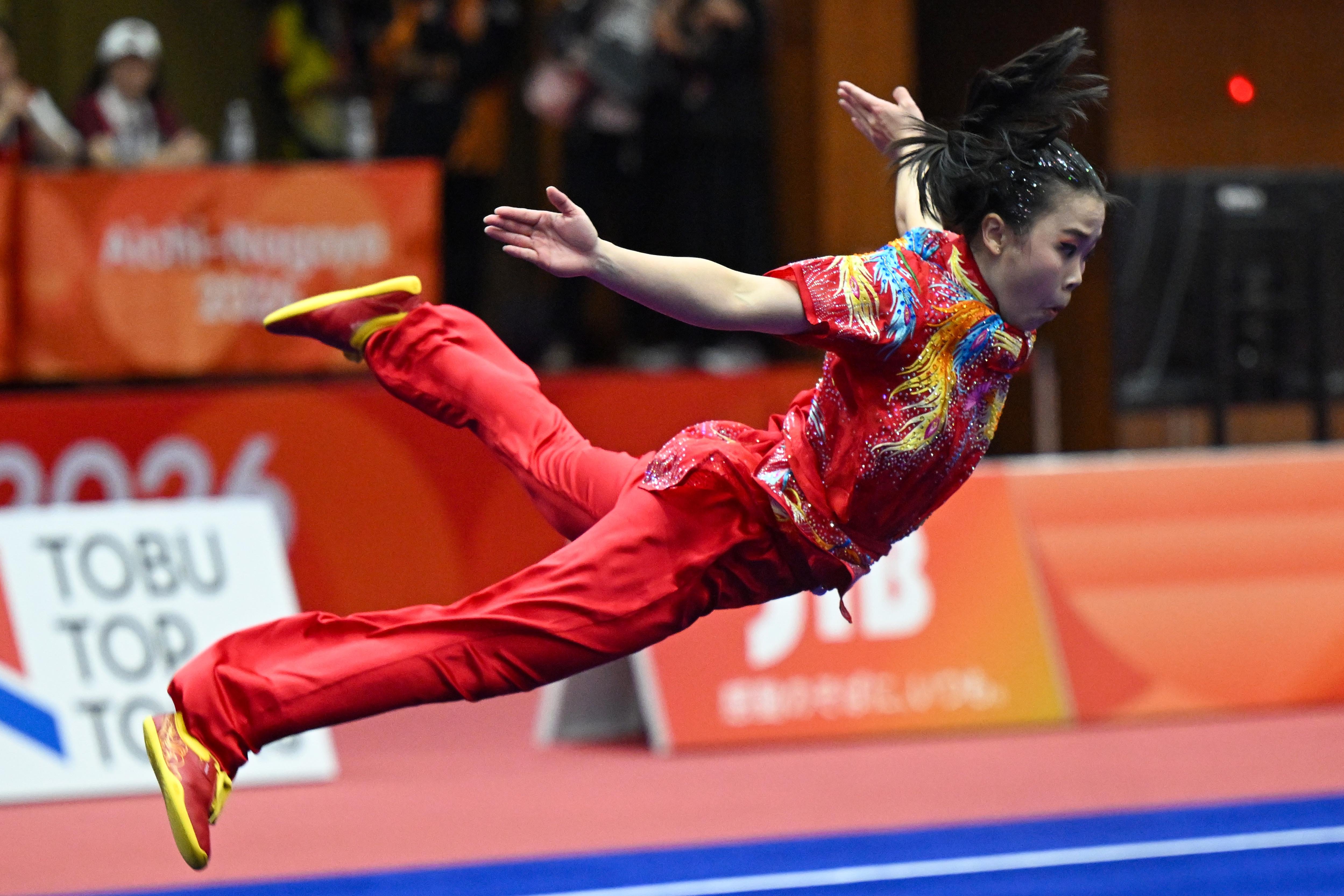 Pewushu Indonesia Eugenia Diva Widodo tampil pada final wushu nomor taolu changquan putri Asian Games Aichi-Nagoya 2026 di Aichi Prefectural Martial Arts Hall, Aichi, Jepang, Senin (21/9/2026). Eugenia Diva Widodo berhasil meraih medali perunggu dengan skor 9.706, sedangkan medali emas diraih pewushu Hongkong Lydia Sham dengan skor 9.713 dan medali perak oleh pewushu Makau Sou Cho Man dengan skor 9.710. 