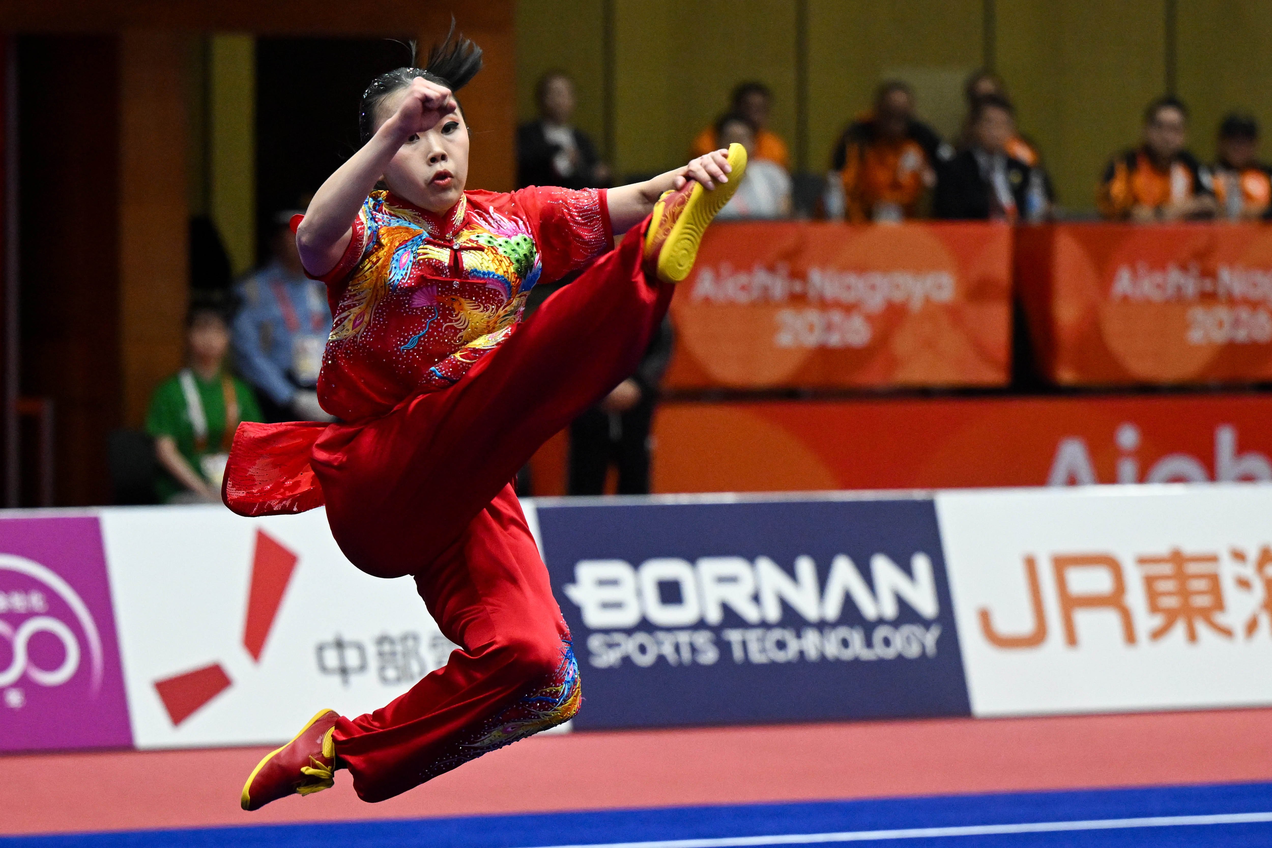 Pewushu Indonesia Eugenia Diva Widodo tampil pada final wushu nomor taolu changquan putri Asian Games Aichi-Nagoya 2026 di Aichi Prefectural Martial Arts Hall, Aichi, Jepang, Senin (21/9/2026). Eugenia Diva Widodo berhasil meraih medali perunggu dengan skor 9.706, sedangkan medali emas diraih pewushu Hongkong Lydia Sham dengan skor 9.713 dan medali perak oleh pewushu Makau Sou Cho Man dengan skor 9.710. 