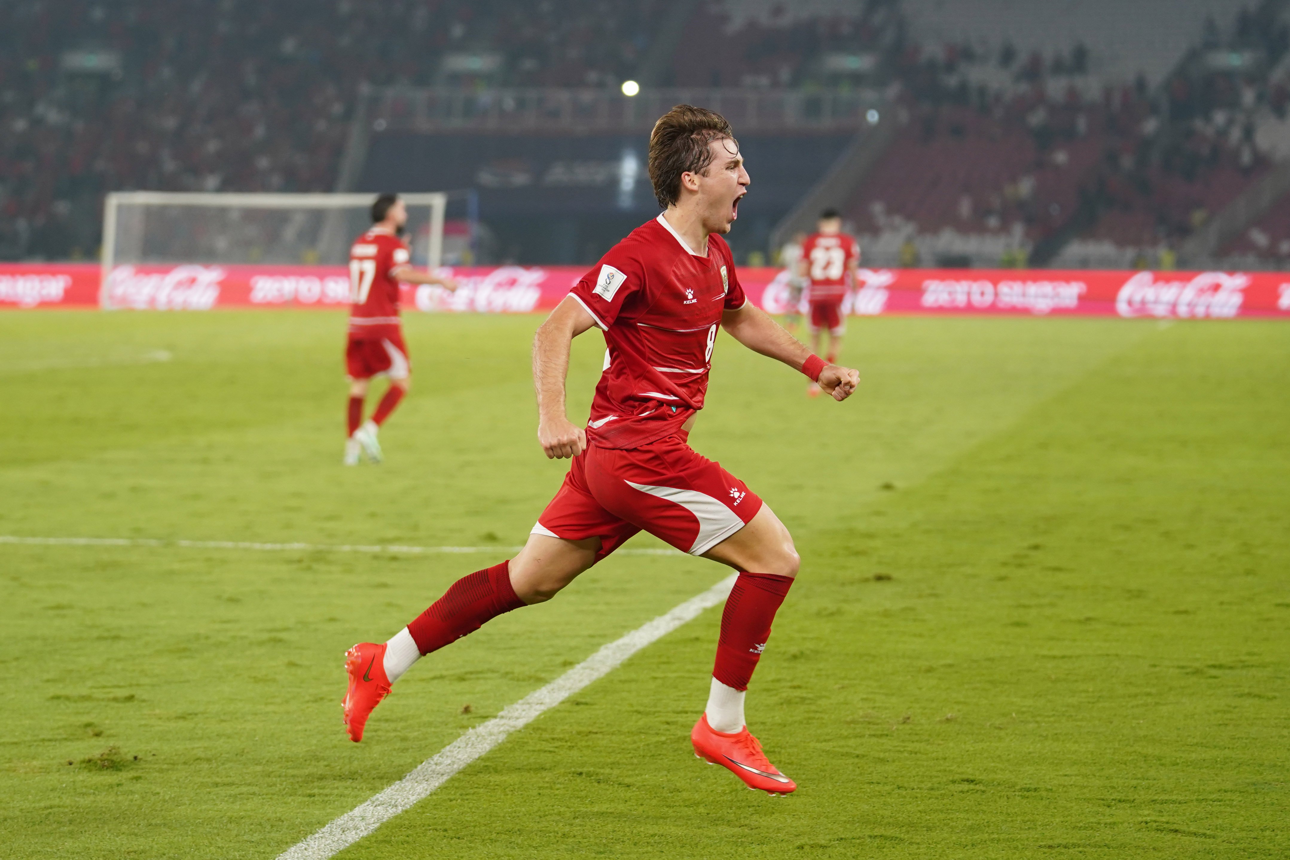 Pesepak bola Timnas Indonesia Luke Vickery berselebrasi usai mencetak gol ke gawang Timnas Bangladesh saat bertanding pada FIFA ASEAN Cup 2026 di Stadion Utama Gelora Bung Karno, Jakarta, Kamis (1/10/2026). Pertandingan tersebut dimenangkan oleh Timnas Indonesia dengan skor 9-2 dan memastikan skuad asuhan pelatih John Herdman melaju ke babak final.
