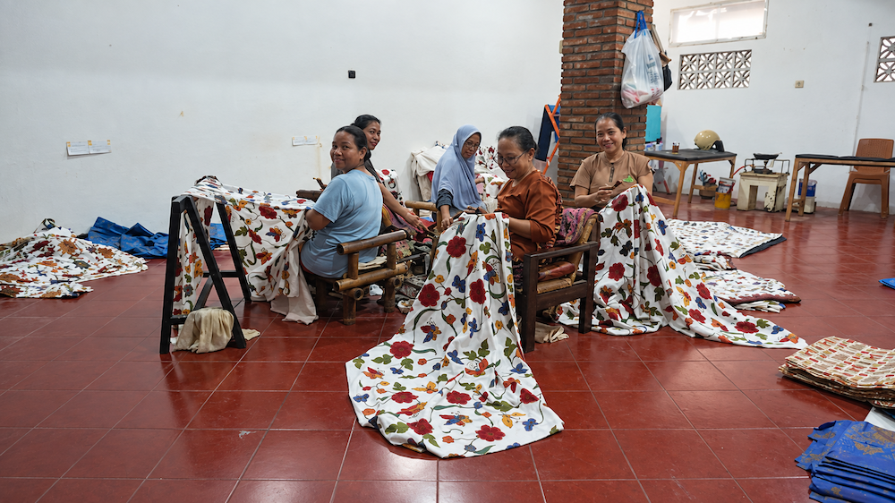 Ilustrasi Pengrajin Batik