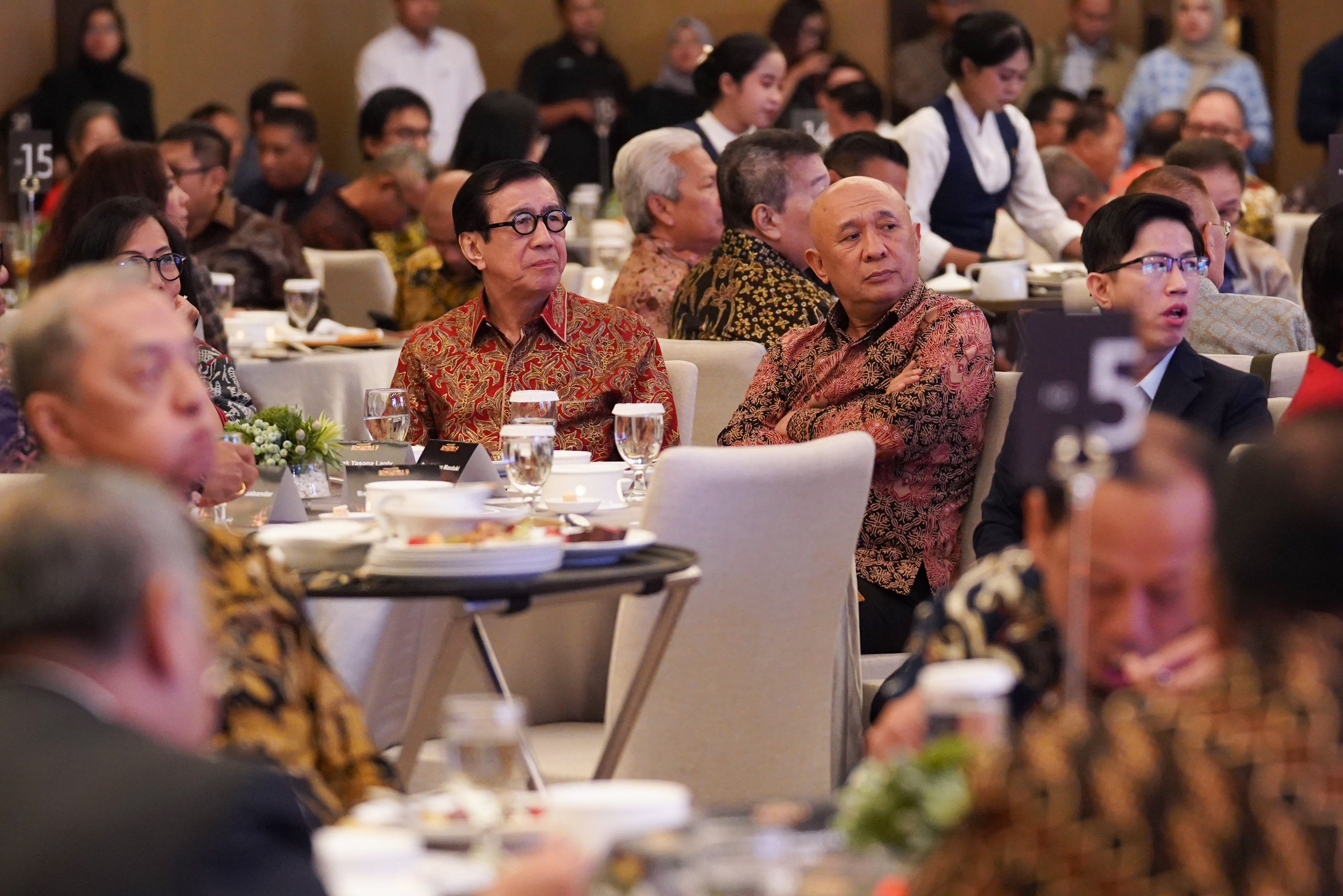 Suasana tamu undangan saat menghadiri acara Malam Apresiasi Tiga Tokoh Bangsa di Jakarta, Senin (26/10/2026). Katadata menganugerahkan Lifetime Achievement Award kepada tiga tokoh nasional yakni Presiden ke-3 B.J. Habibie, Presiden ke-4 Abdurrahman Wahid, dan pendiri Grup Astra William Soeryadjaya atas kontribusi dan nilai-nilai yang diwariskan bagi bangsa Indonesia.