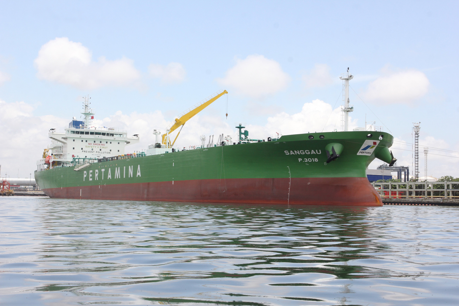 Pertamina Operasikan Kapal Tanker Ramah Lingkungan - Foto Katadata.co.id