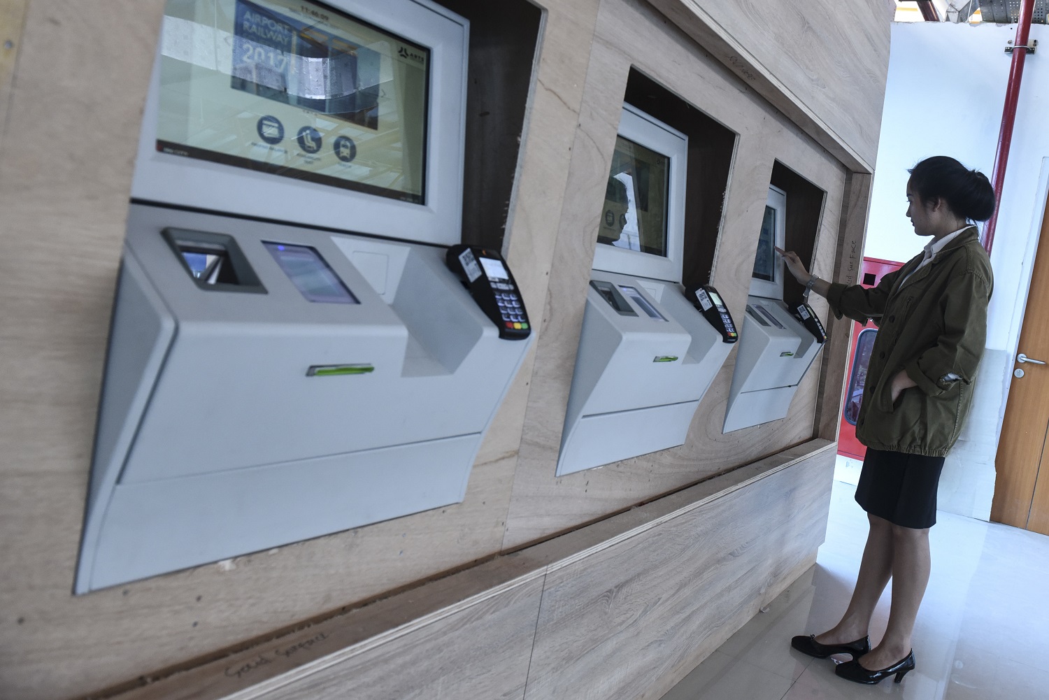 Mengejar Pesawat dengan Kereta Bandara  Katadata News