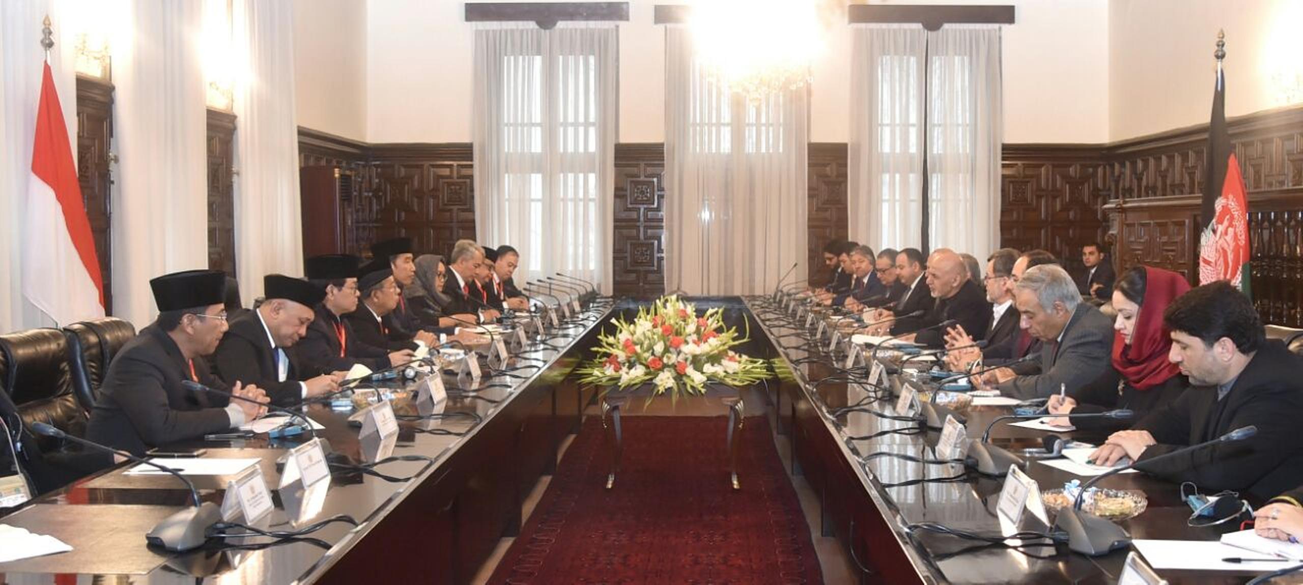 Salah satu bentuk dukungan Indonesia dalam mewujudkan perdamaian di Afghanistan, ditunjukkan dengan symbol pembangunan kompleks Indonesia Islamic Centre (IIC) di Kabul. Jokowi di Afghanistan