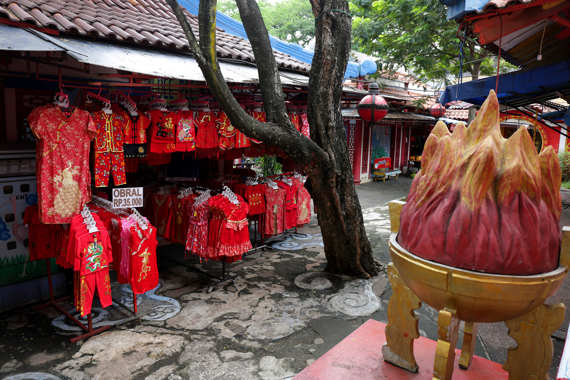 Sepinya Kampung Cina Menjelang Imlek - Foto Katadata.co.id