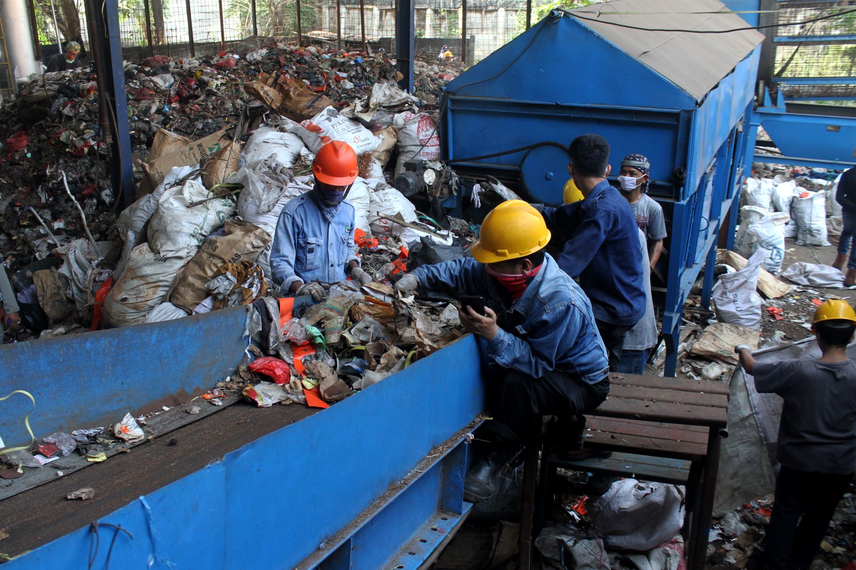 Ujicoba Pembangkit Listrik Tenaga Sampah